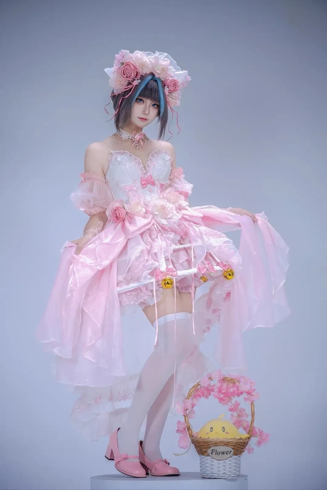 【柴郡cos】碧蓝航线的粉色猫咪，鸟笼裙下的白丝魅力 - 第 1 张