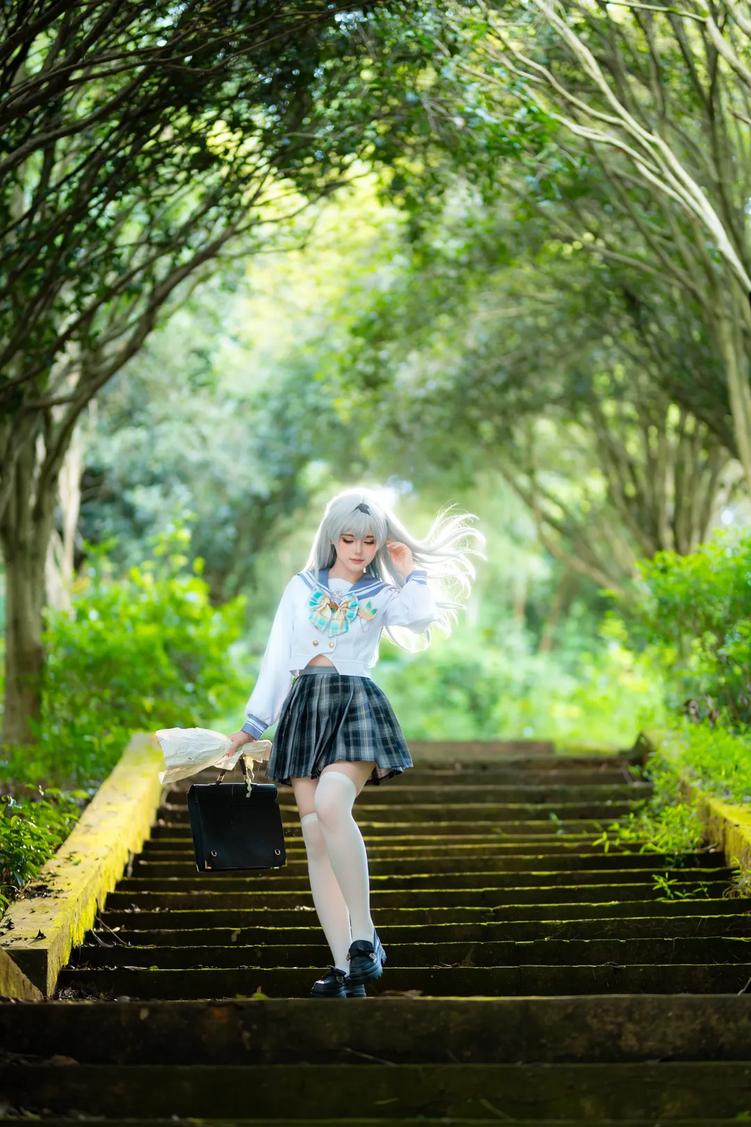 【流萤cos】崩坏星穹铁道，树林石阶间的静谧风影 - 第 1 张