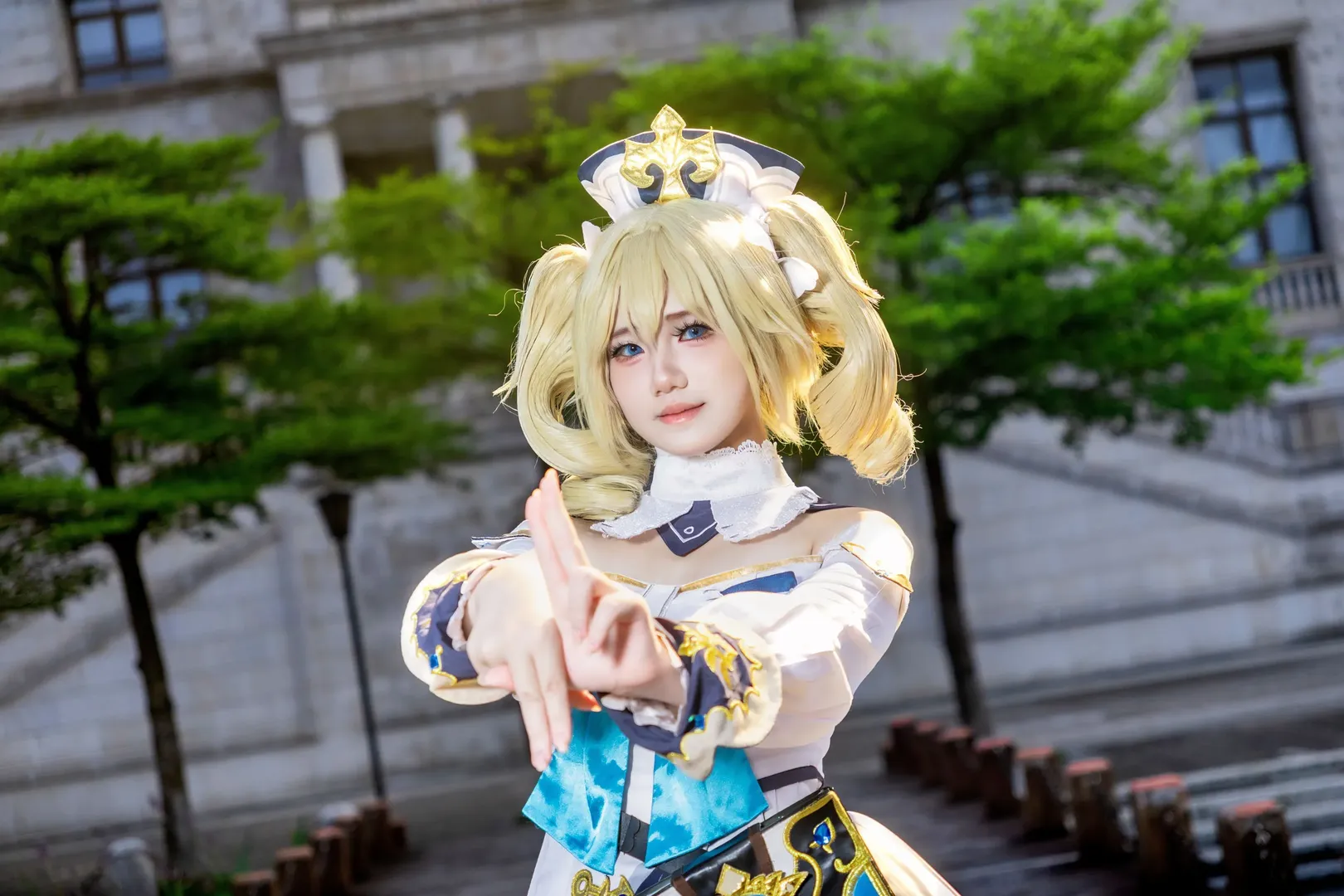 【芭芭拉cos】原神奶妈的抽象日常，学医真的救不了蒙德 - 第 1 张