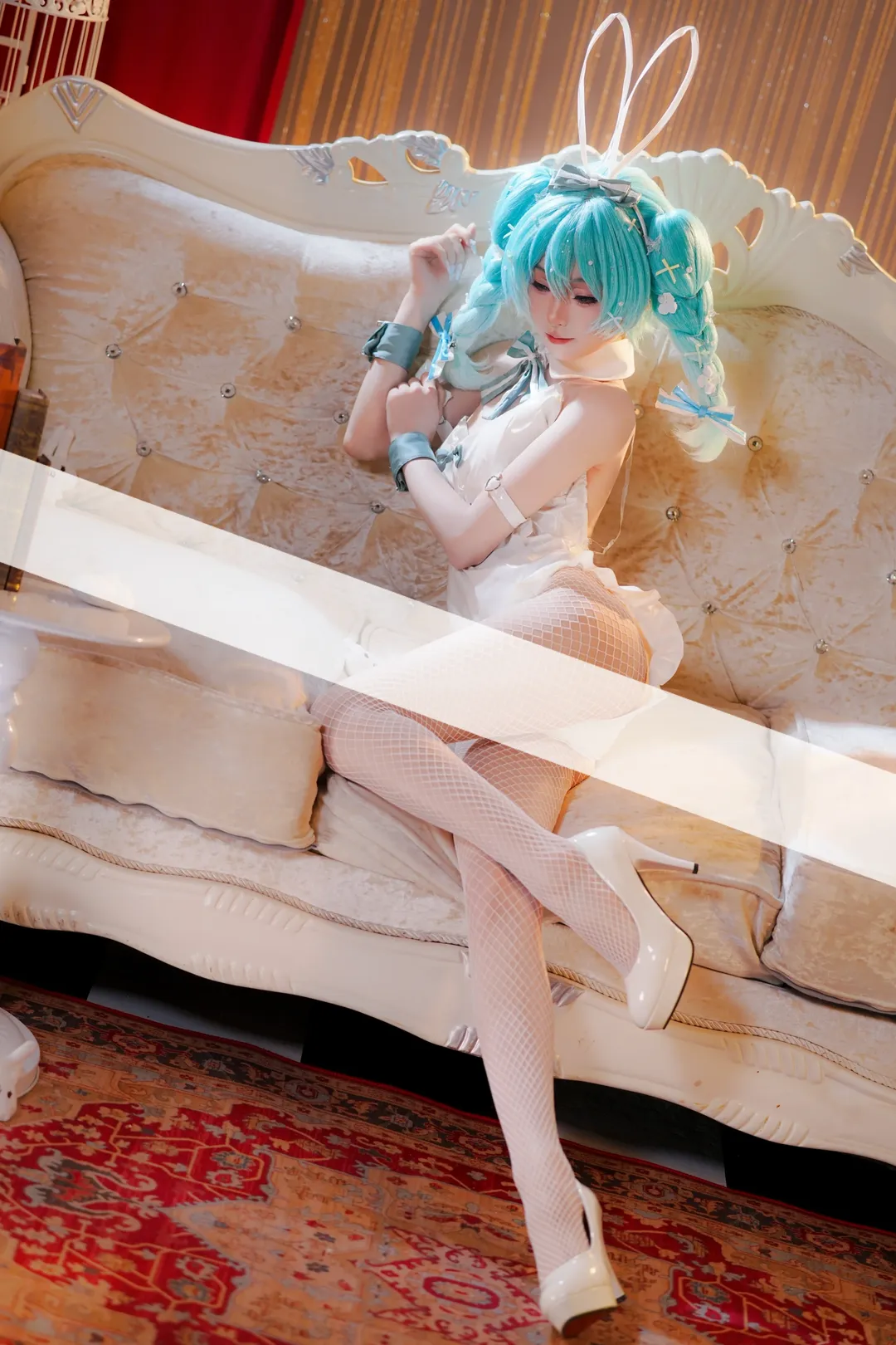 【初音未来cos】童话里的无声怅然，蓝色兔女郎的未来之音 - 第 1 张