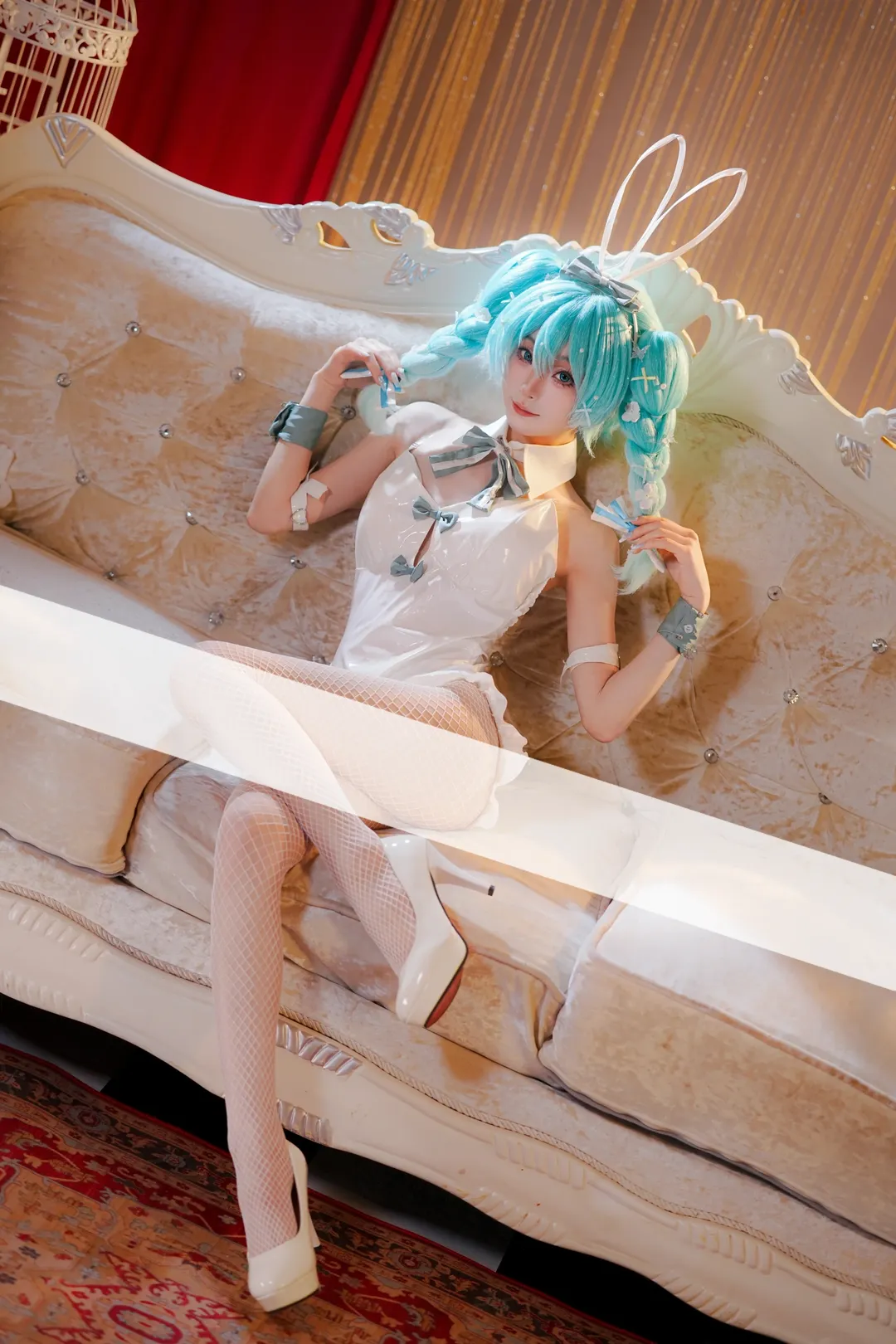 【初音未来cos】童话里的无声怅然，蓝色兔女郎的未来之音