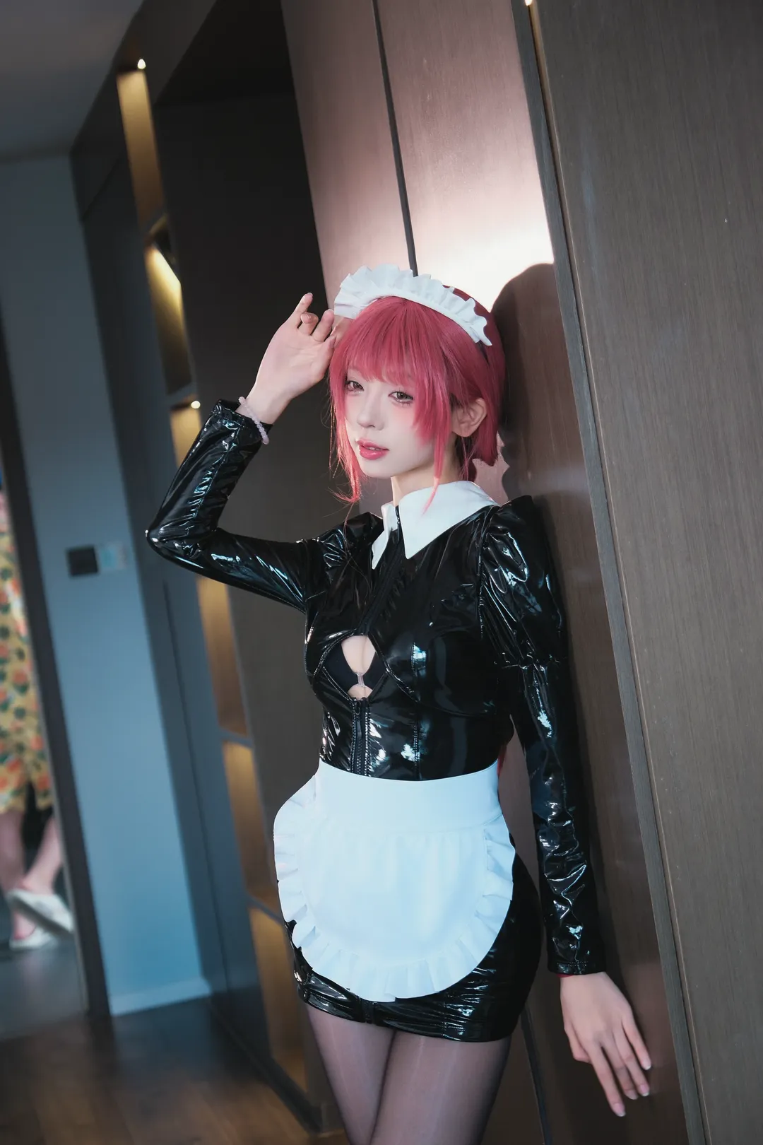 【玛奇玛cos】电锯人中的支配者，黑色漆皮与红发交织的质感，这次尝试了不同的风格。 - 第 4 张