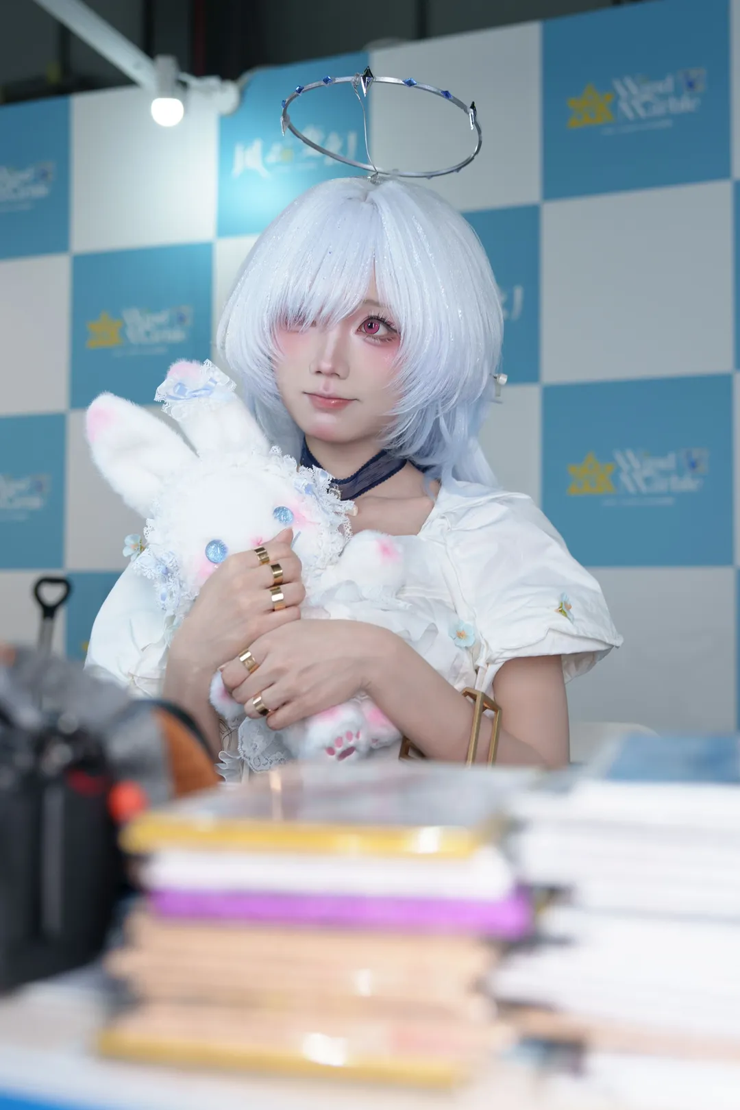 【莫宁cos】带兔子玩偶参加萤火虫SP东莞站签售的记录 - 第 2 张