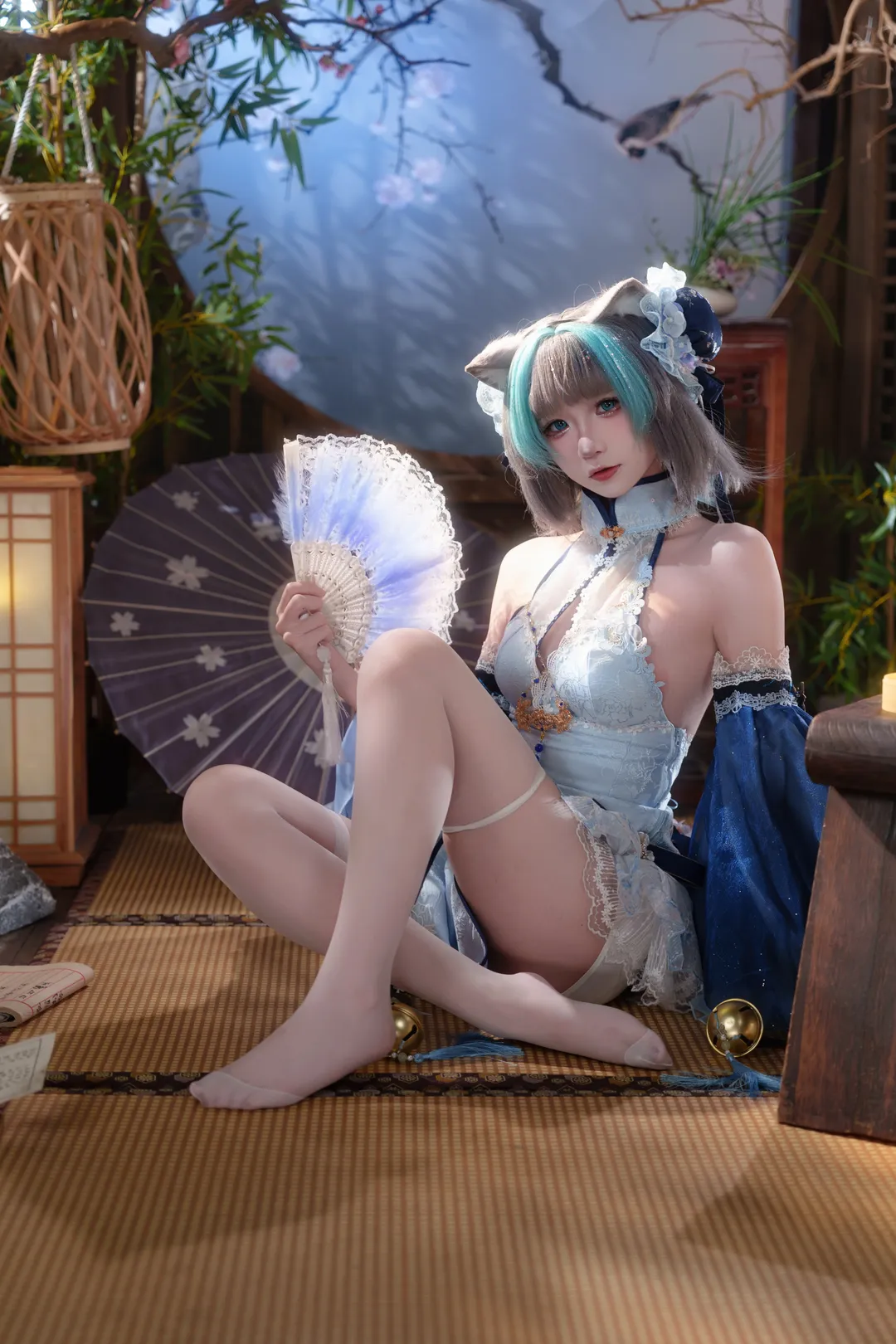 【柴郡cos】碧蓝航线国风旗袍，蓝发猫娘的白丝诱惑 - 第 1 张