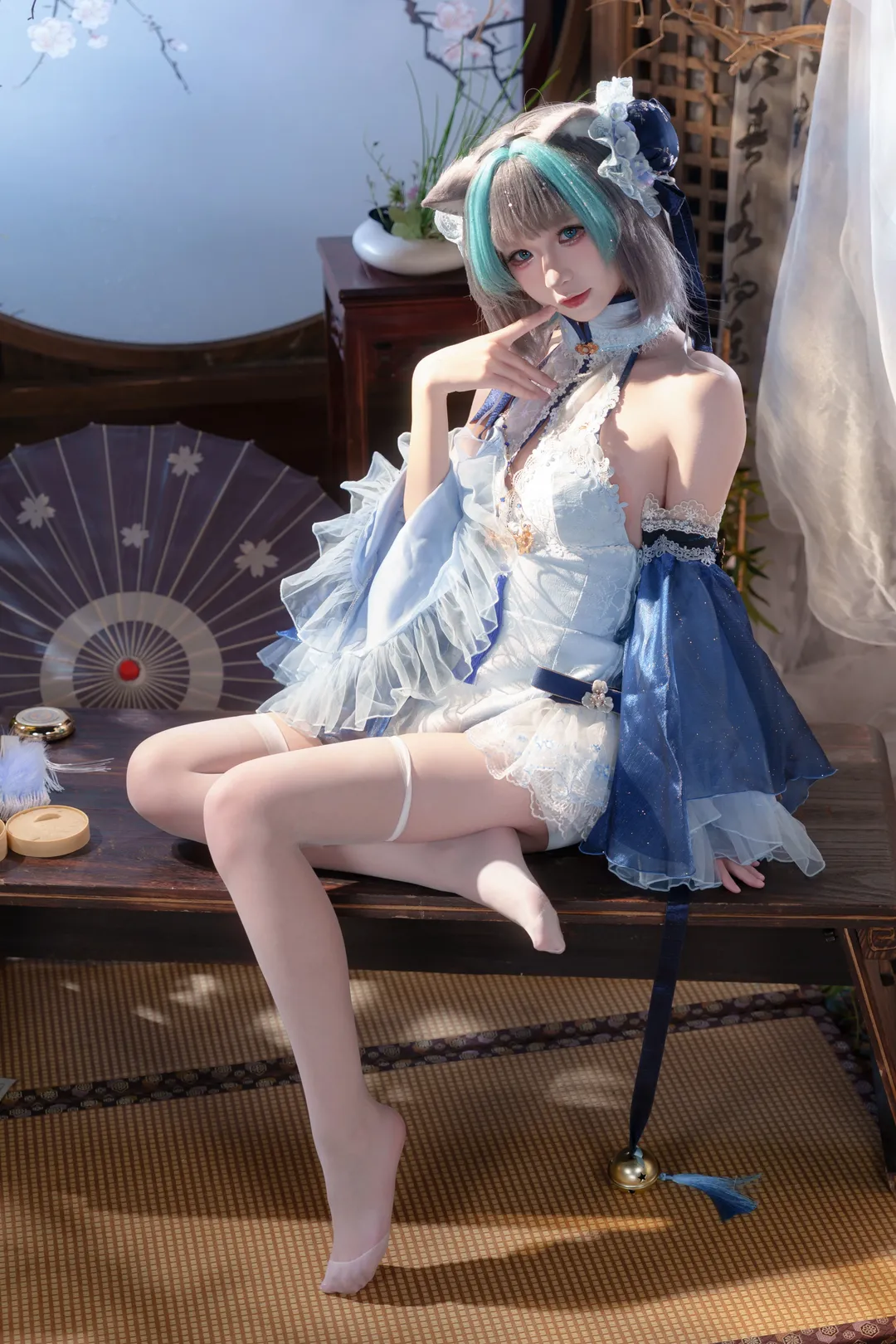 【柴郡cos】碧蓝航线国风旗袍，蓝发猫娘的白丝诱惑 - 第 3 张