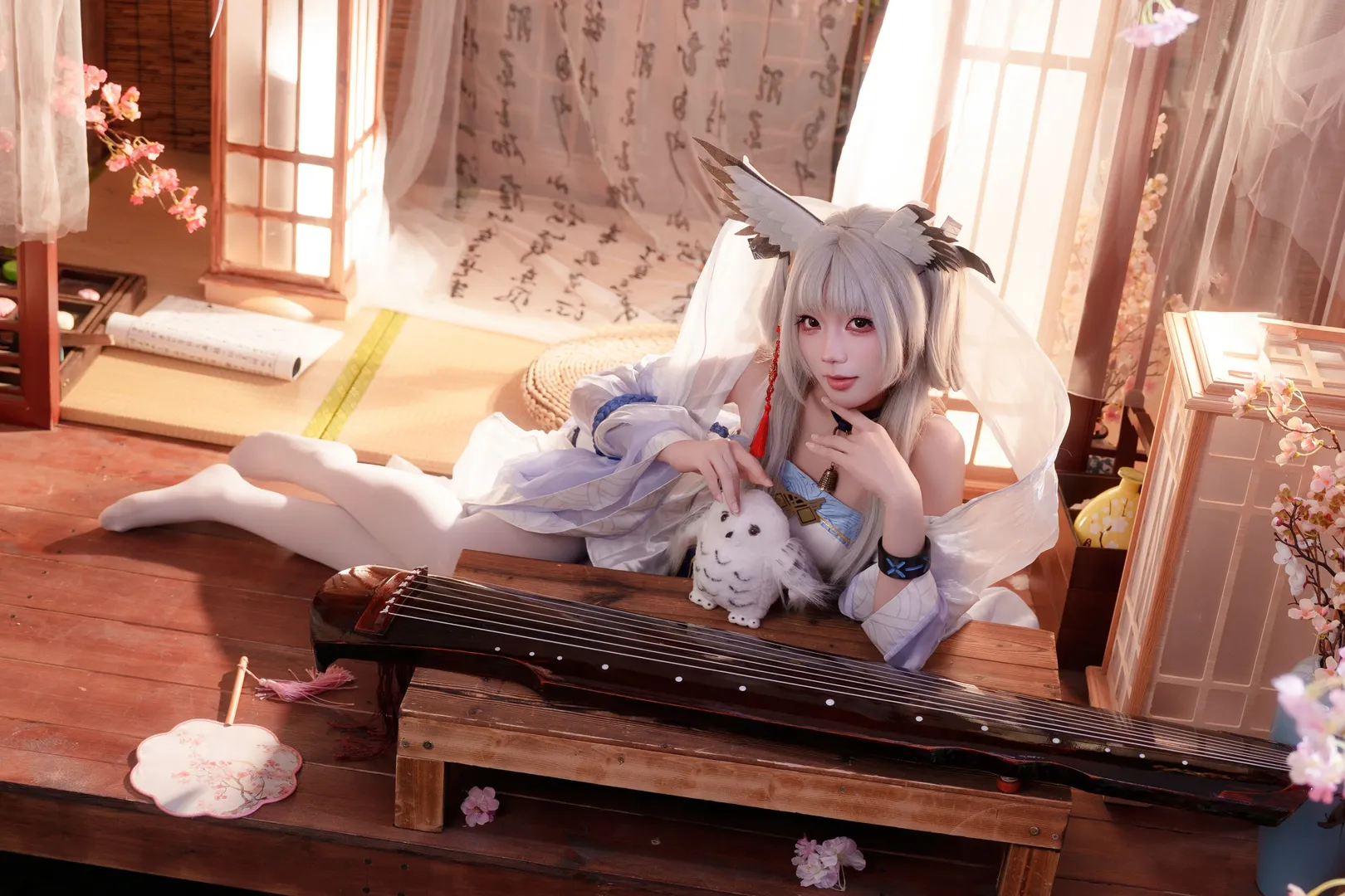 【白面鸮cos】明日方舟扶云间 抚琴卧榻的古风少女 - 第 5 张