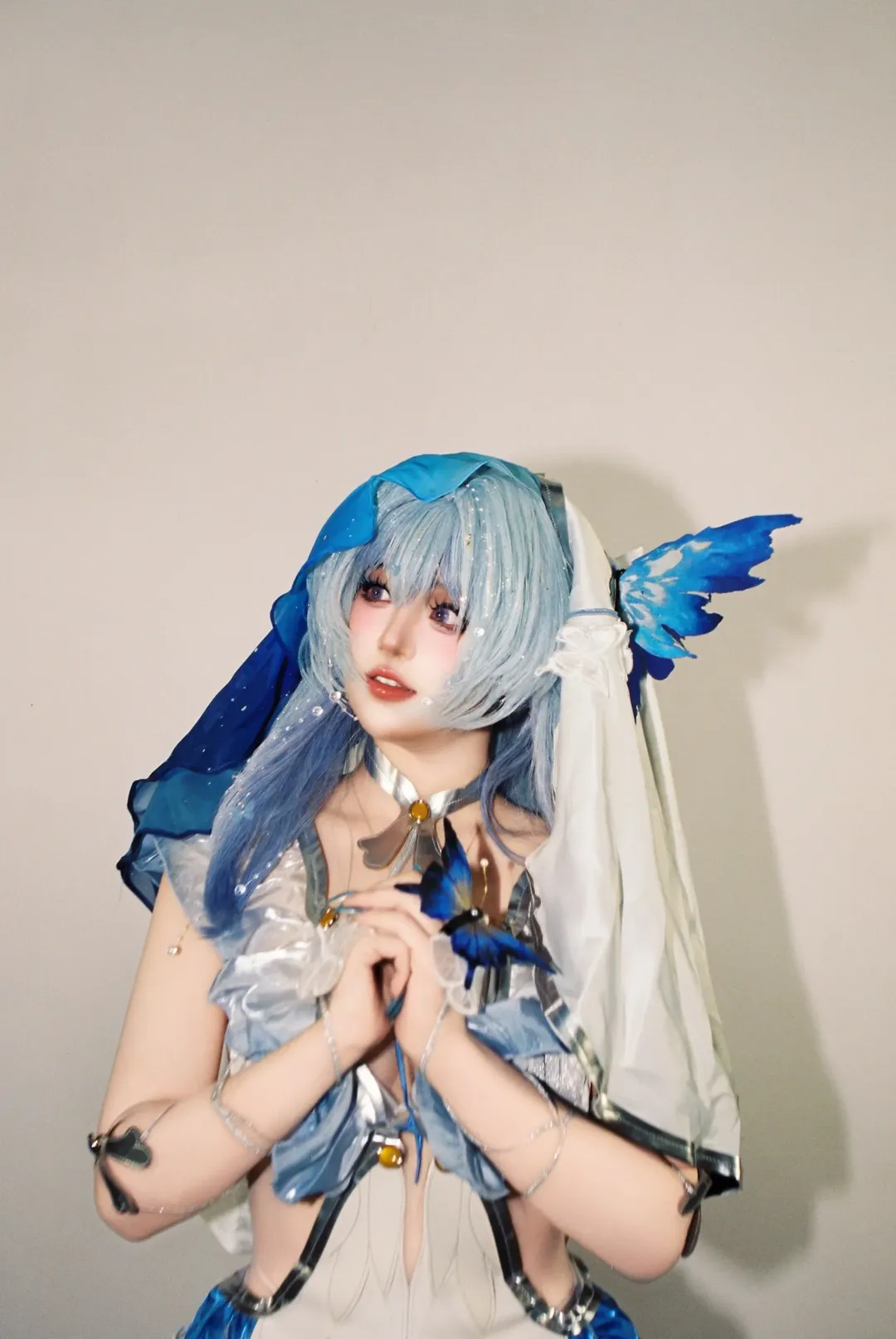 【守岸人cos】鸣潮岸宝的复古胶片婚纱初体验 - 第 2 张