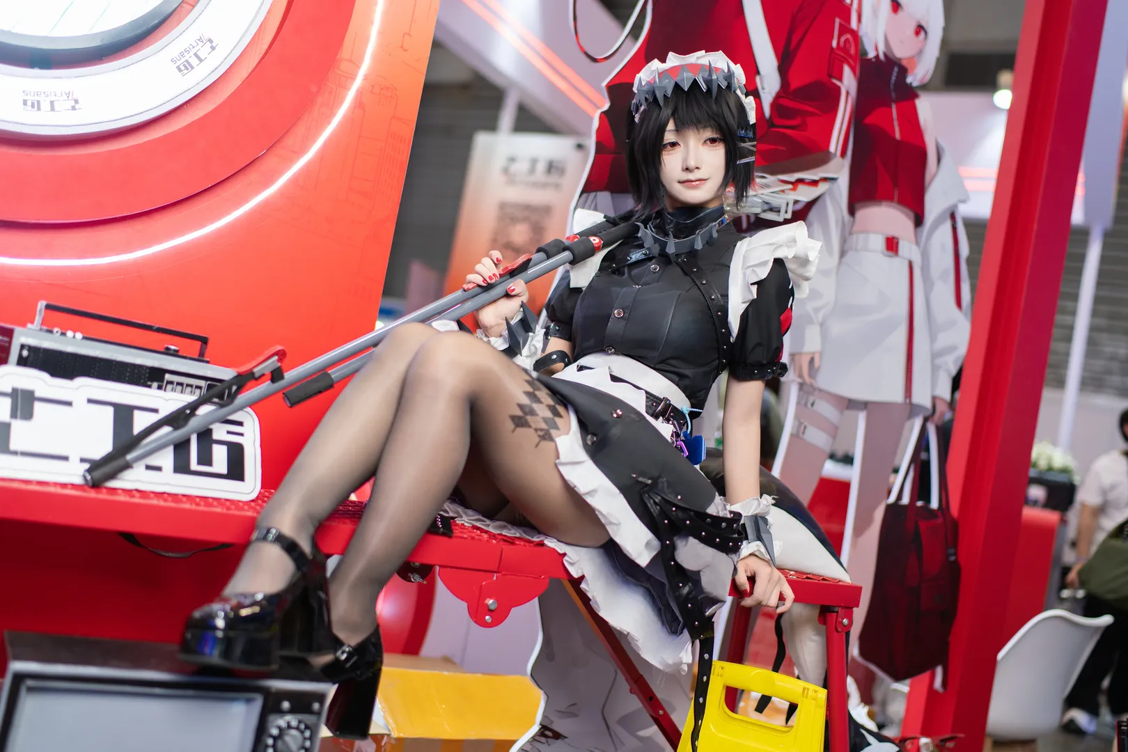 绝区零ChinaJoy漫展，朋克女仆装搭配鲨鱼尾巴 - 第 5 张