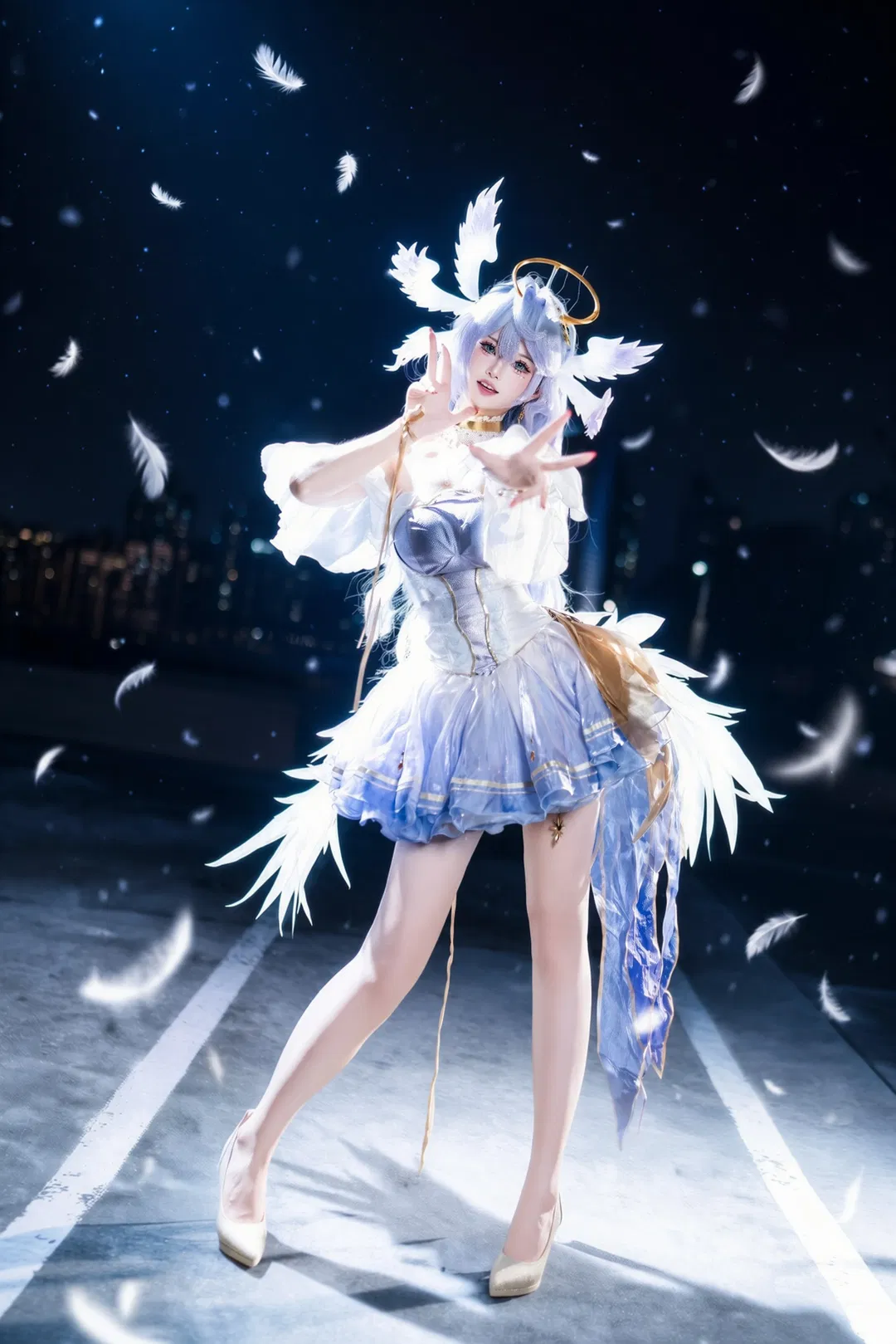 【知更鸟cos】夜色中的羽毛与光环，崩坏星穹铁道氛围感出片 - 第 2 张