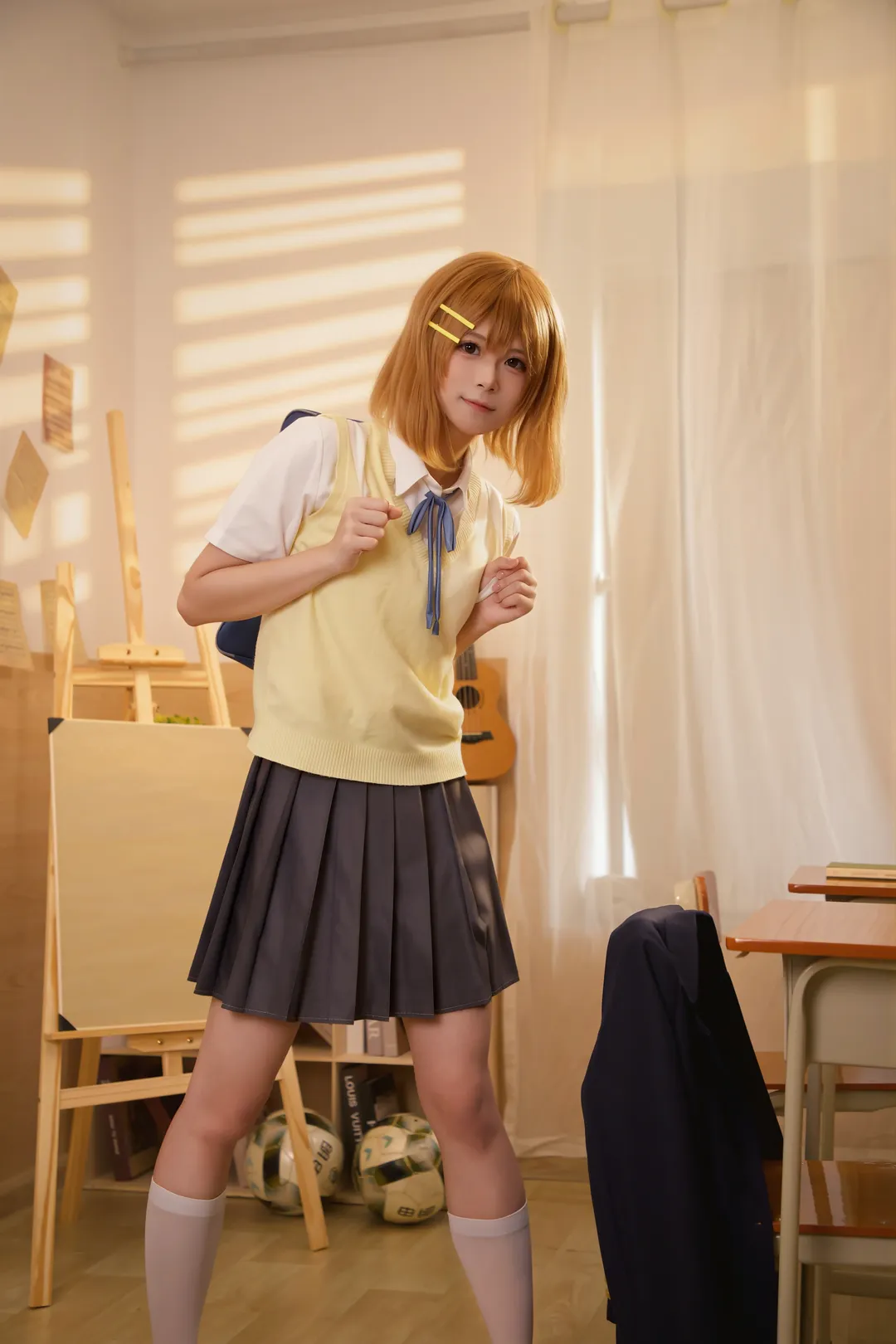 【平泽唯cos】轻音少女的教室日常，呆萌气息拉满 - 第 4 张