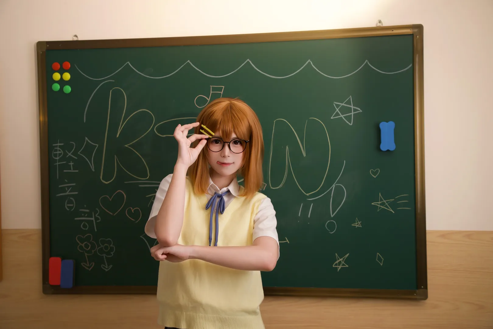 【平泽唯cos】轻音少女的教室日常，呆萌气息拉满 - 第 5 张