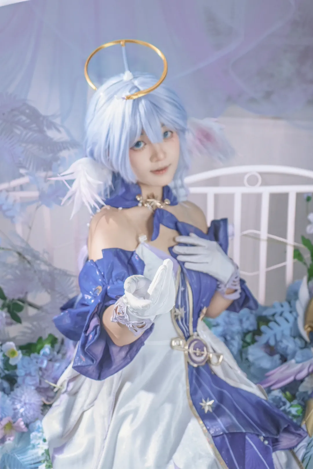 【知更鸟cos】崩坏星穹铁道，蓝白光影里的纯净瞬间 - 第 1 张