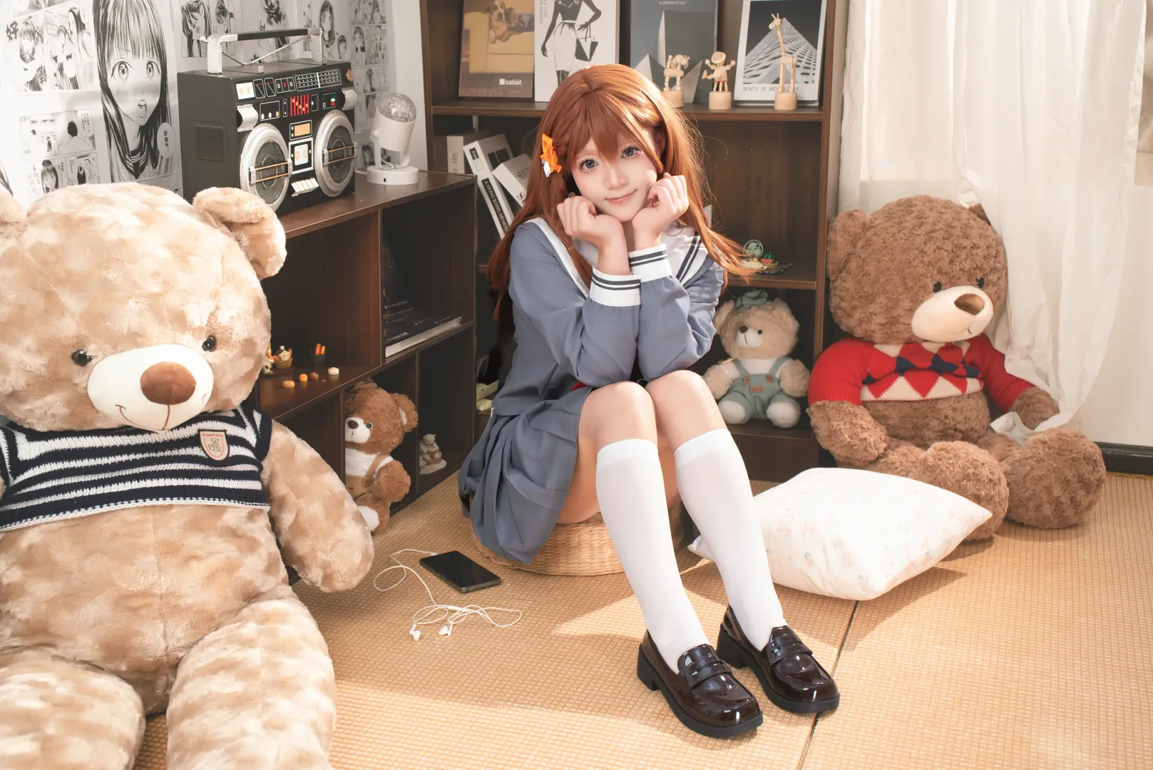 【花里实乃里cos】穿着水手服在室内和小熊作伴 - 第 5 张