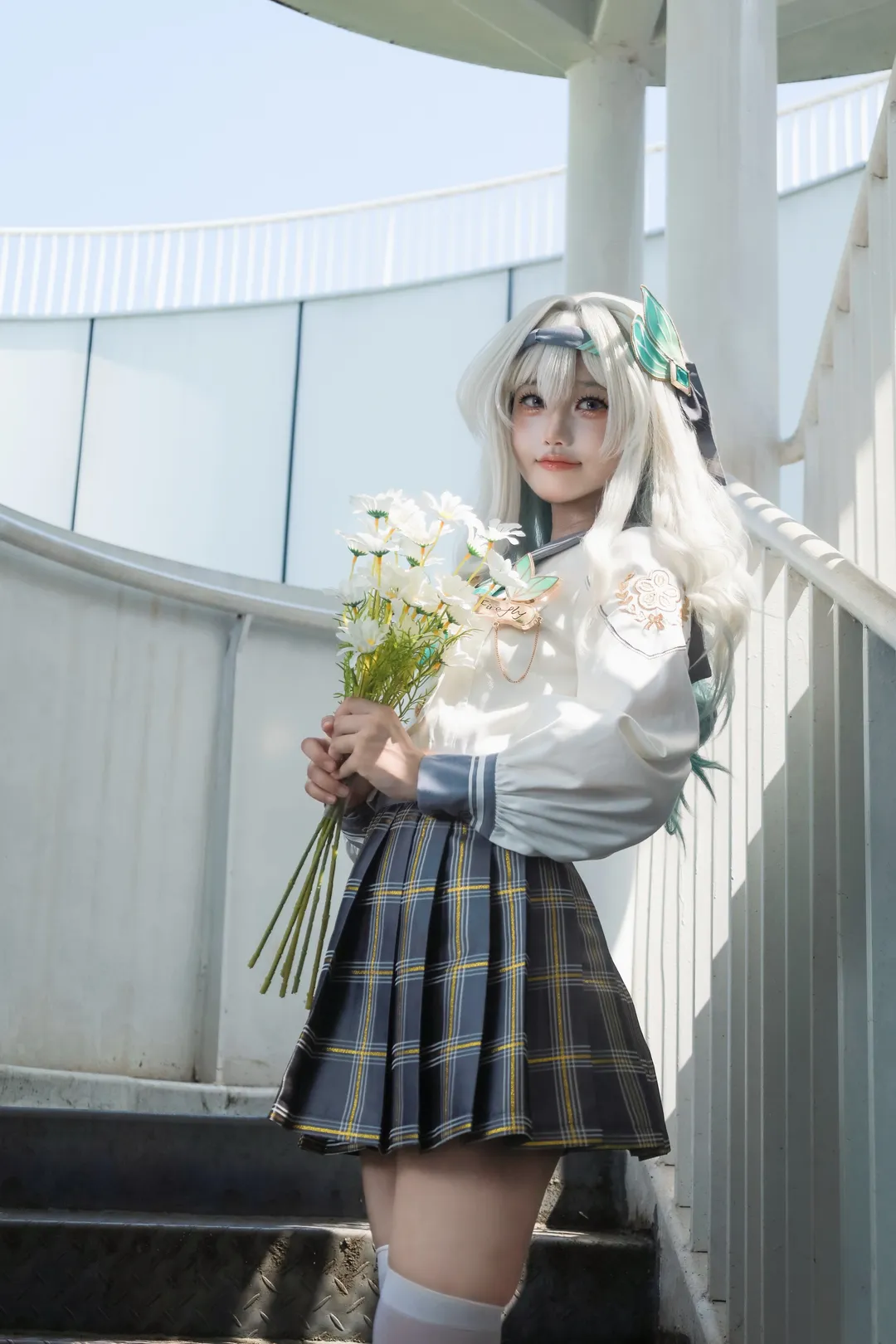 【流萤cos】崩坏星穹铁道春日来信jk，在旋转楼梯抓拍夏日阳光 - 第 1 张