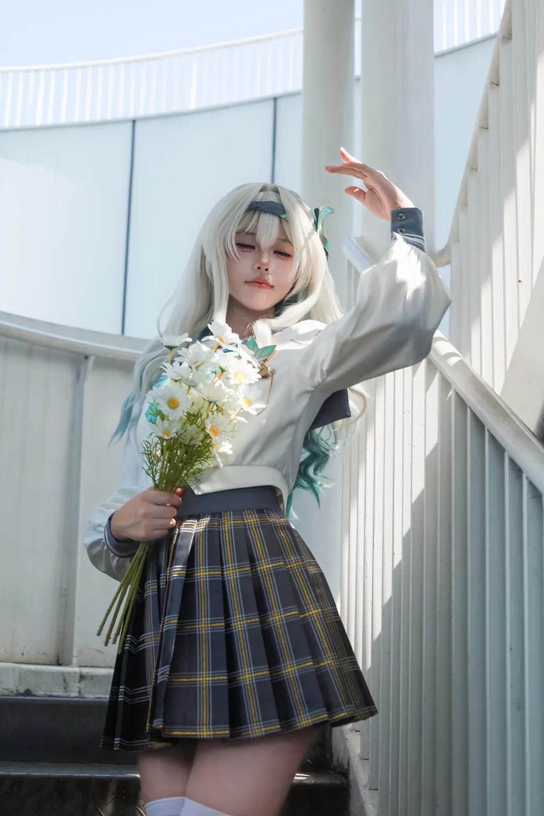 【流萤cos】崩坏星穹铁道春日来信jk，在旋转楼梯抓拍夏日阳光 - 第 3 张