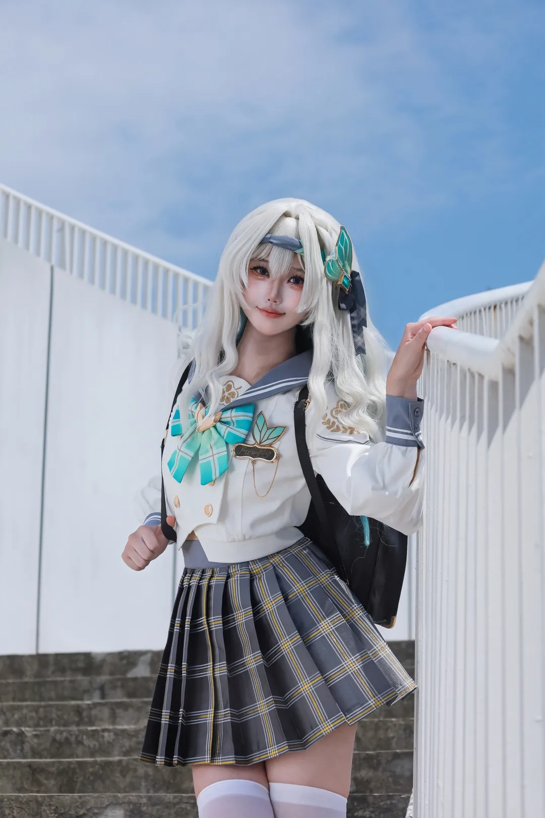 【流萤cos】崩坏星穹铁道春日来信，蓝天下的白丝JK少女 - 第 2 张