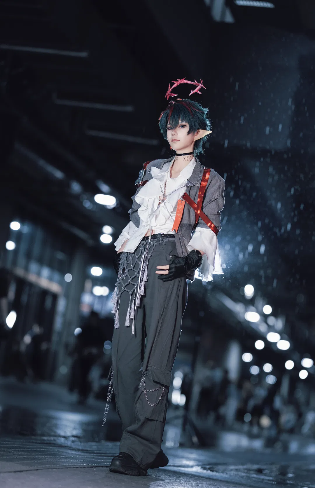 【卡缪cos】明日方舟终末地雨夜中的荆棘与红绑带 - 第 1 张