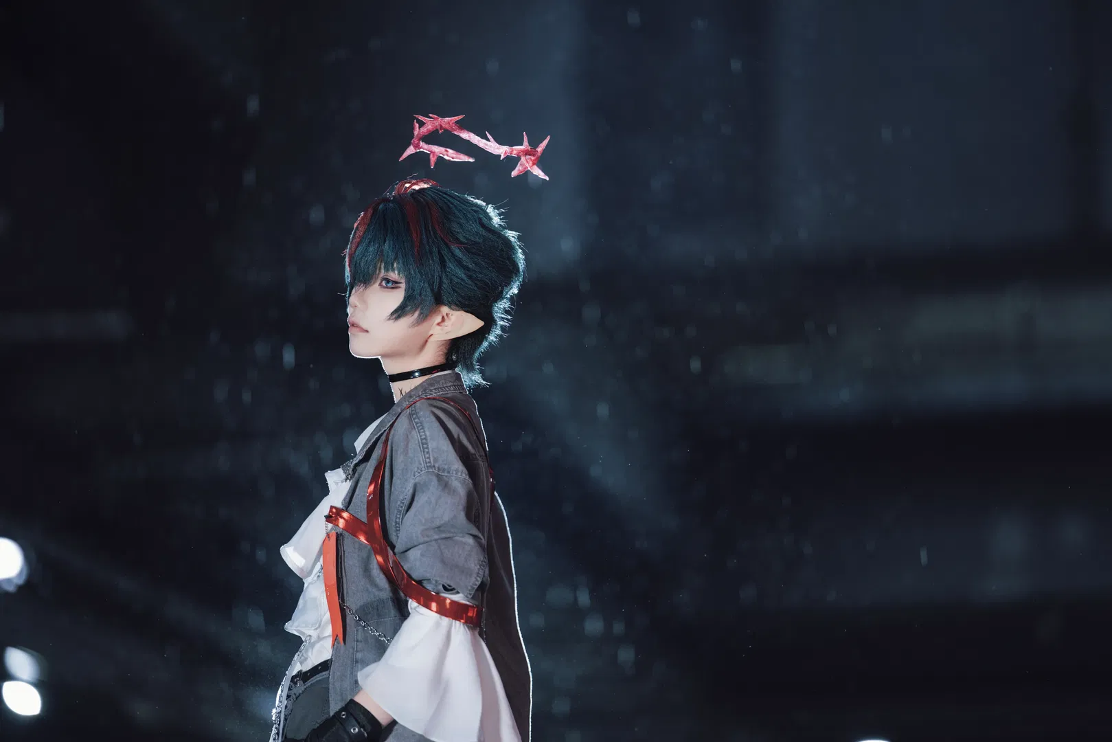 【卡缪cos】明日方舟终末地雨夜中的荆棘与红绑带 - 第 2 张