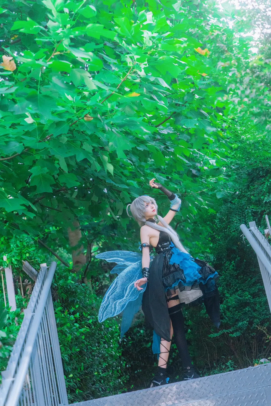 洛天依夏虫cos，黑蓝配色的森系精灵风 - 第 1 张
