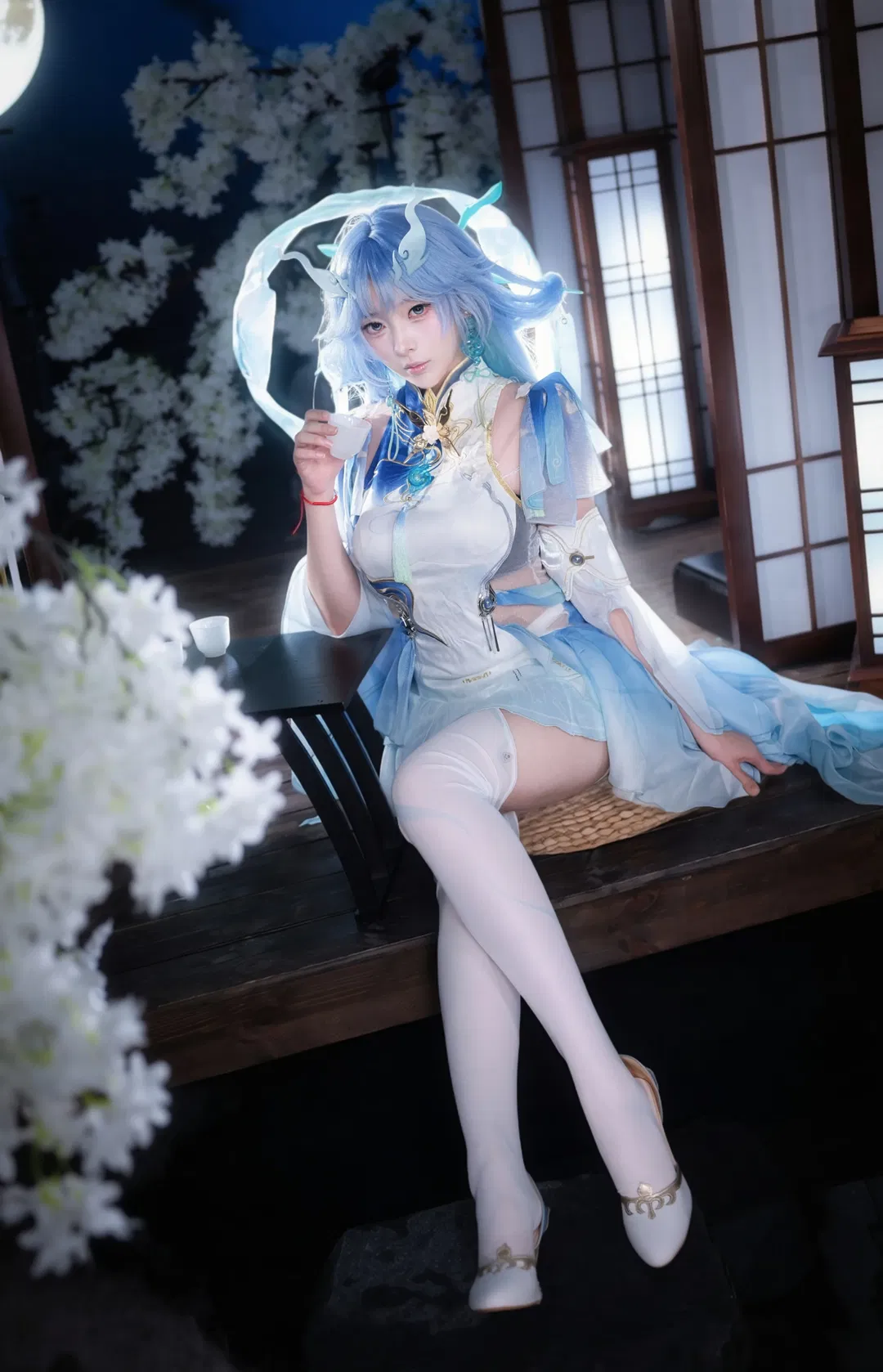 【清宵cos】鸣潮仙侠风，持剑玉立清冷感拉满 - 第 6 张