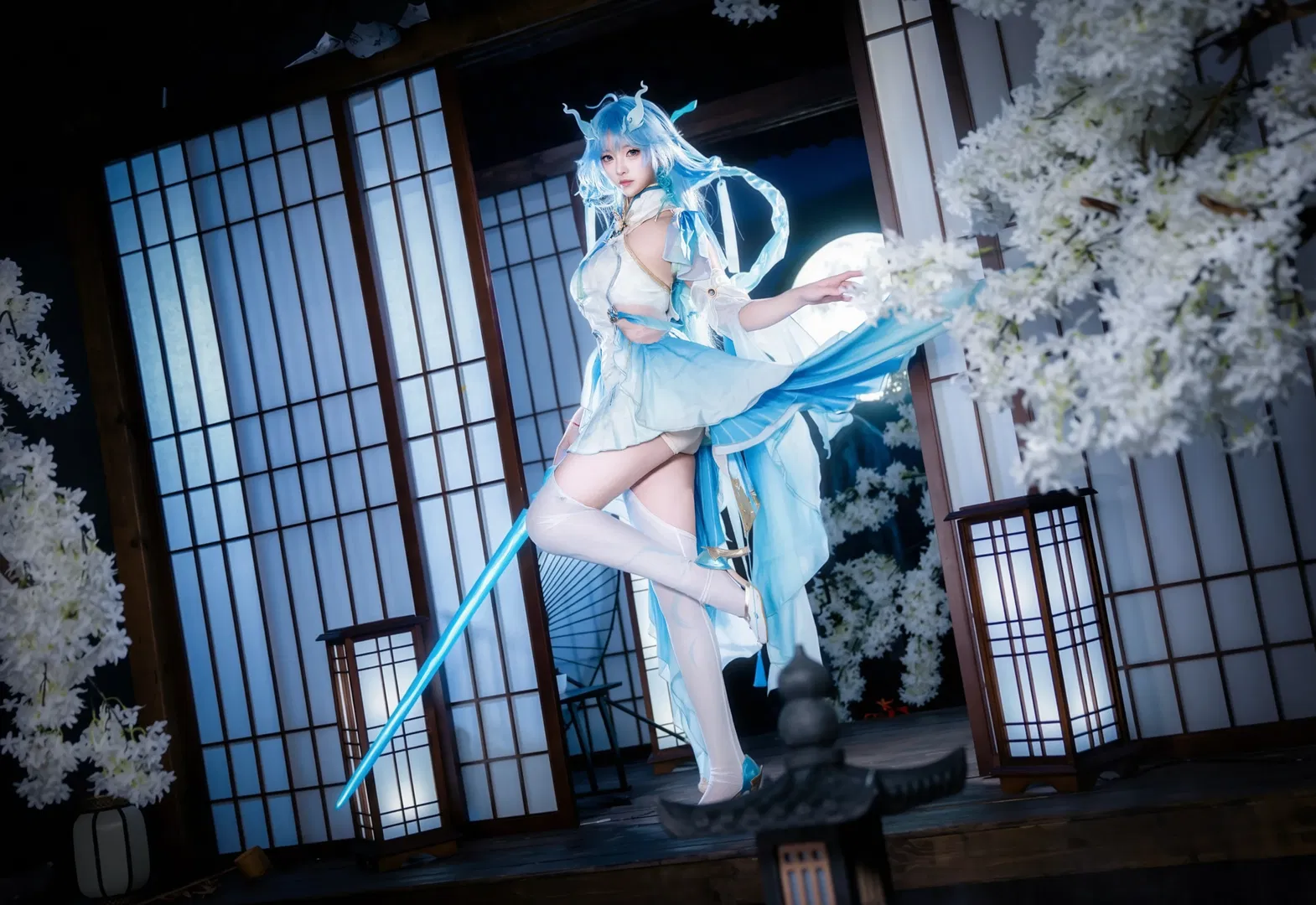 【清宵cos】鸣潮仙侠风，持剑玉立清冷感拉满 - 第 8 张