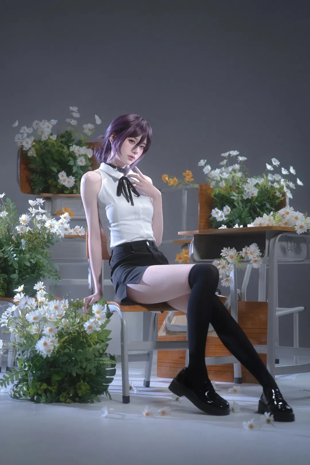 【蕾塞cos】電鋸人蕾塞，教室裡的雛菊與黑絲 - 第 4 張