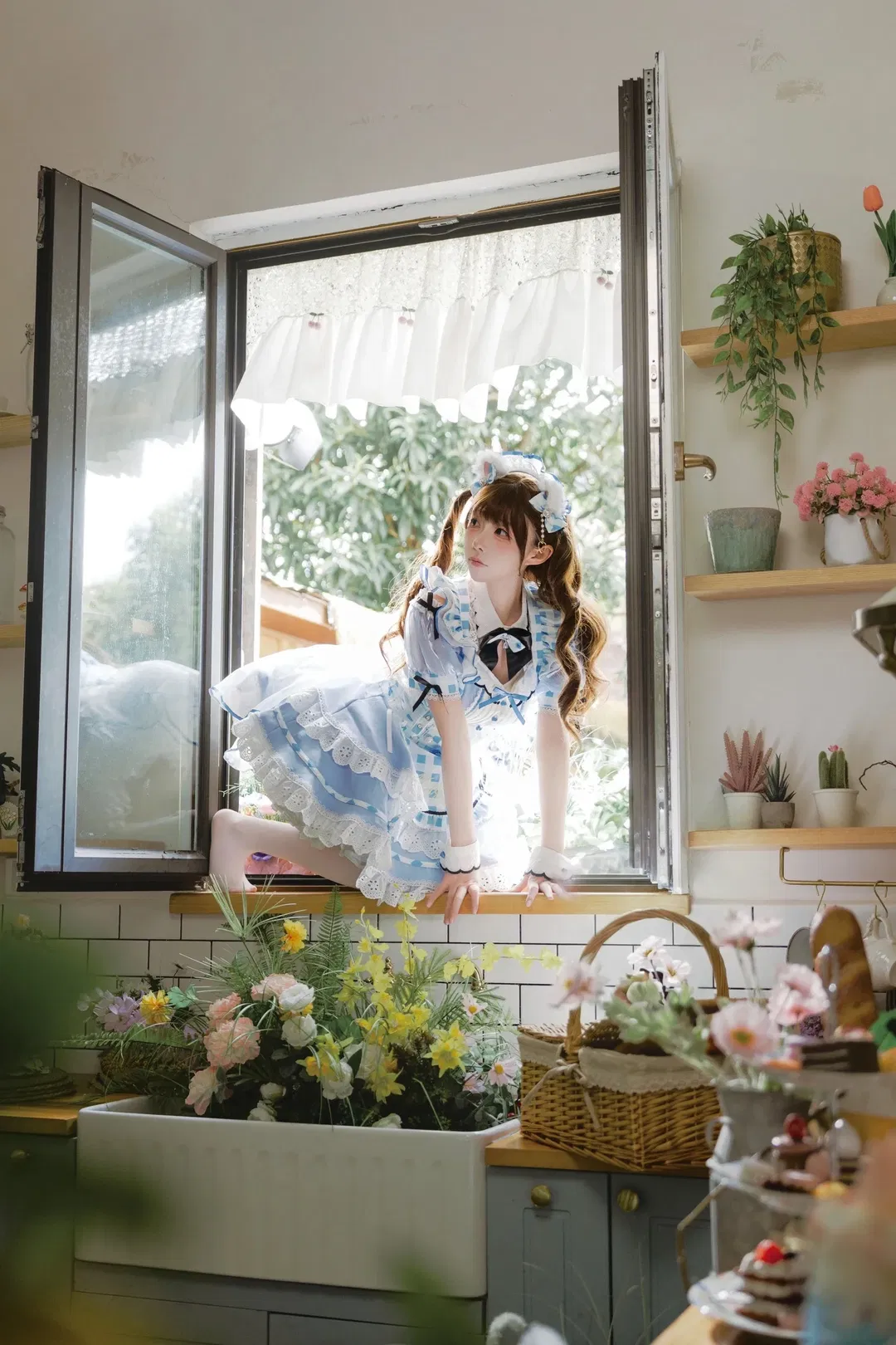 蓝白格纹女仆装出片，但真的太累了 - 第 2 张