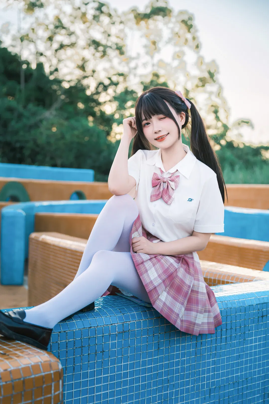 遊樂園裡的JK制服雙馬尾元氣少女 - 第 1 張