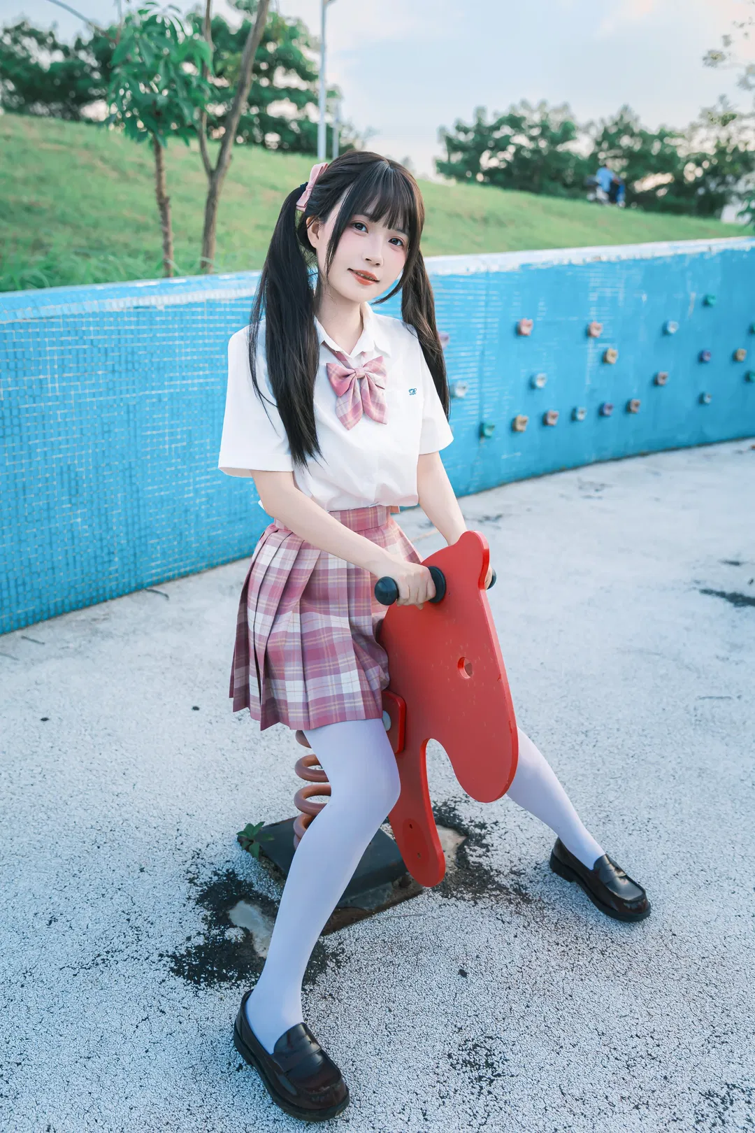 遊樂園裡的JK制服雙馬尾元氣少女 - 第 12 張
