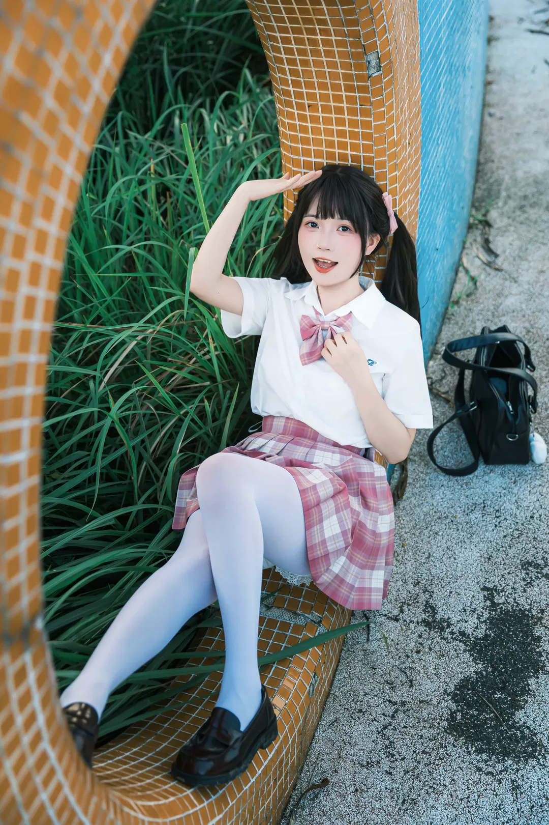 遊樂園裡的JK制服雙馬尾元氣少女 - 第 2 張