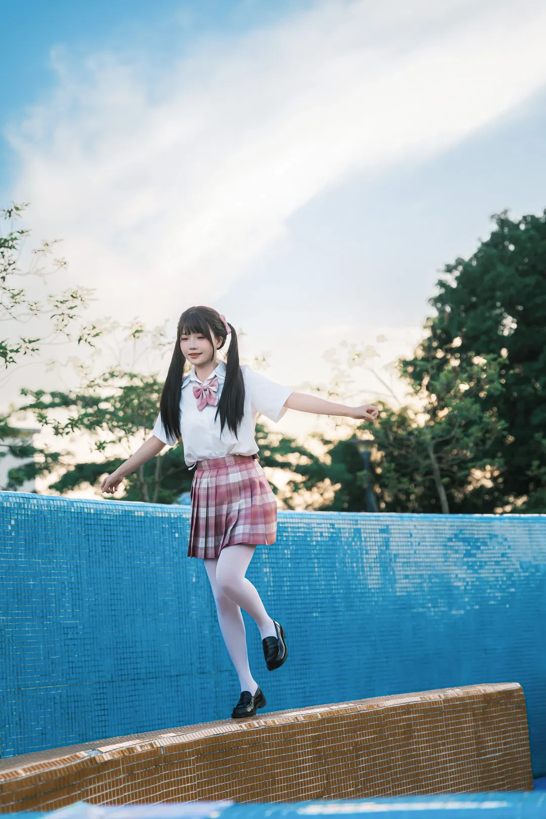 遊樂園裡的JK制服雙馬尾元氣少女 - 第 6 張