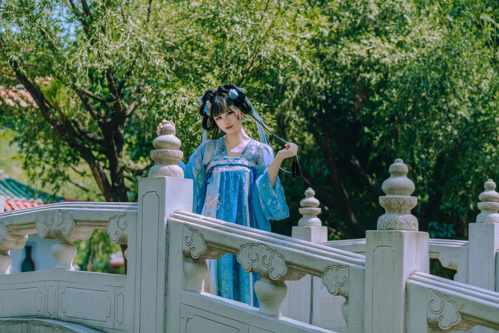 蓝白汉服写真 藏在古建长廊里的清透少女感 - 第 11 张