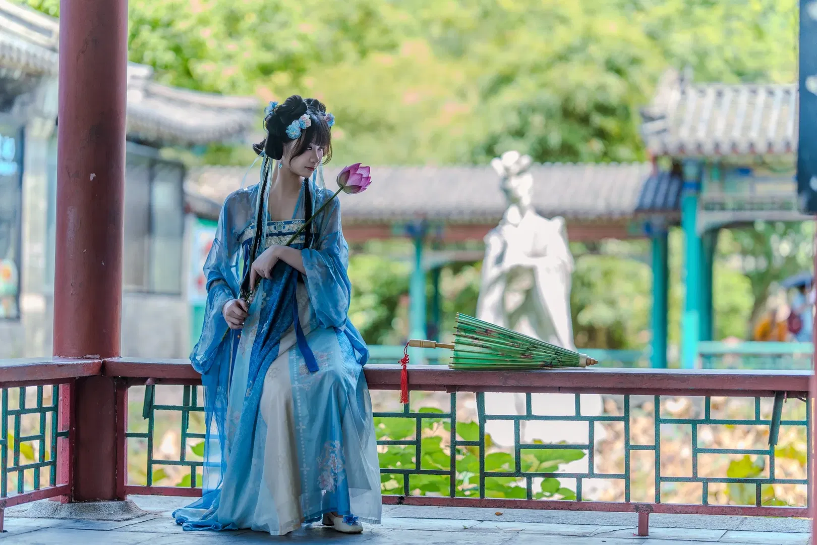 蓝白汉服写真 藏在古建长廊里的清透少女感 - 第 5 张