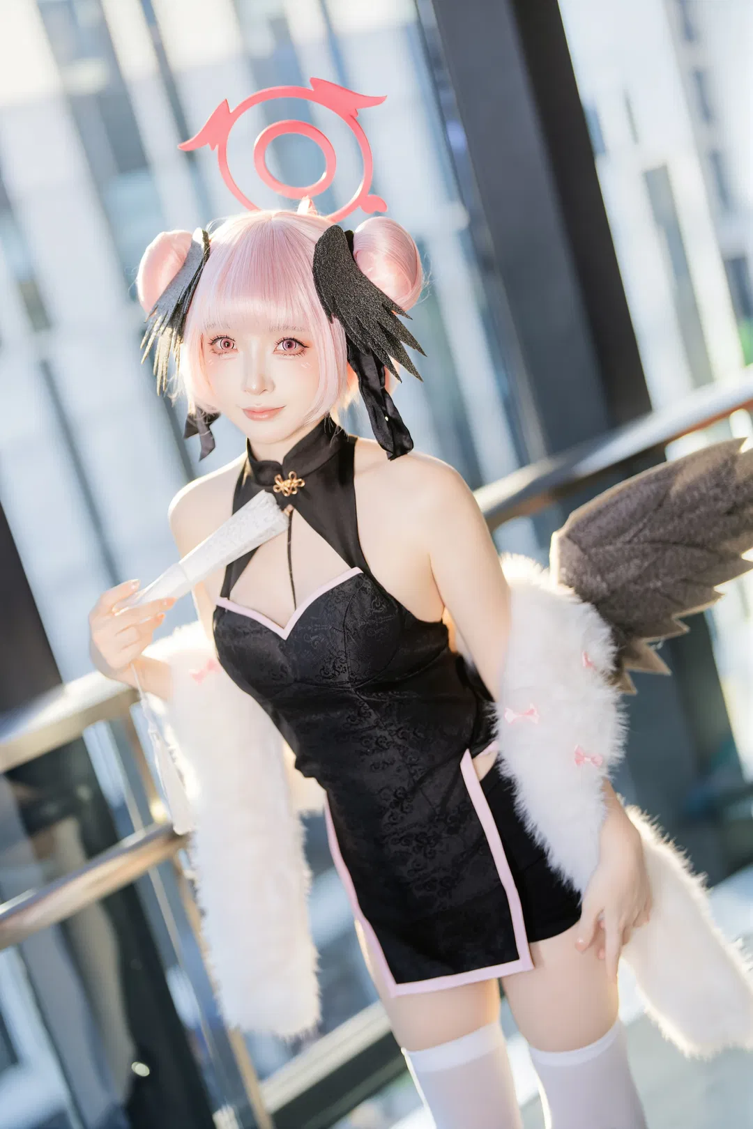 【下江小春cos】蔚蓝档案的粉色小恶魔，白丝与翅膀的魔法 - 第 3 张