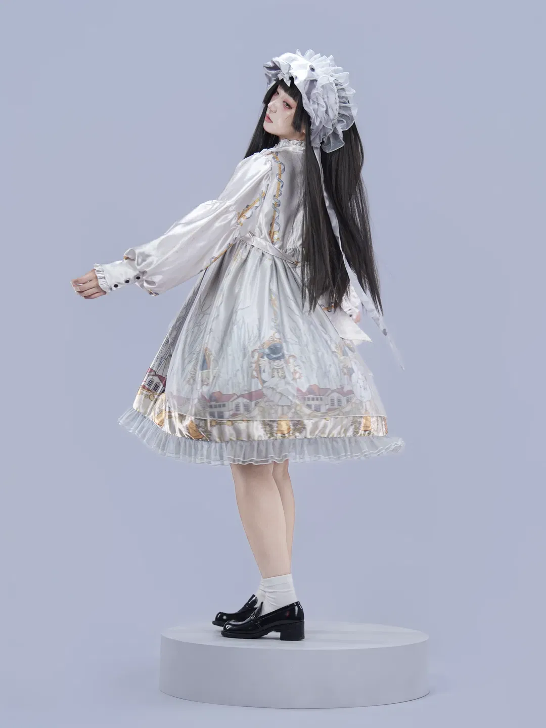 天空树Lo娘怎么拍？这套银灰古典裙的拍照姿势参考 - 第 1 张