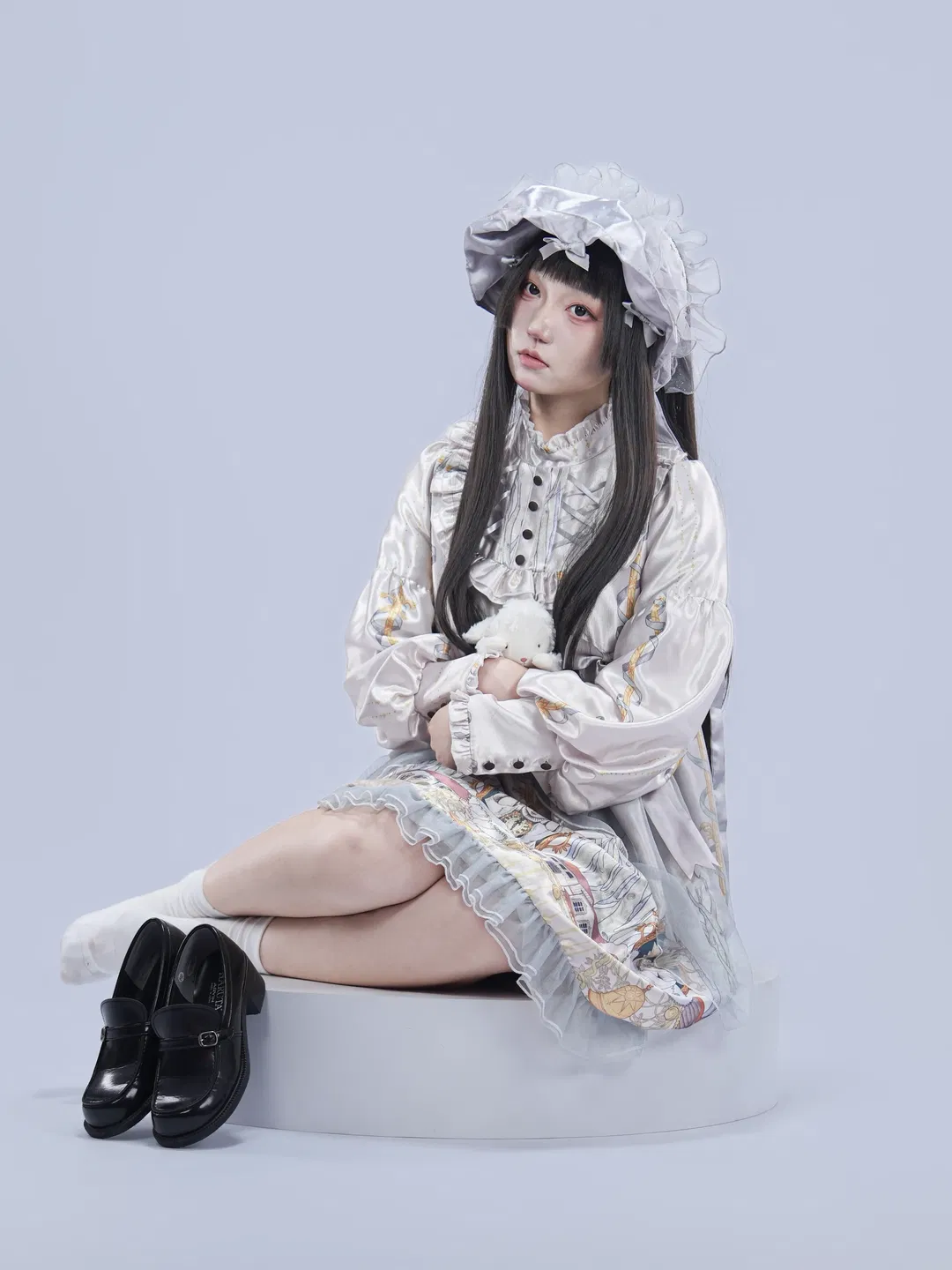天空树Lo娘怎么拍？这套银灰古典裙的拍照姿势参考 - 第 4 张