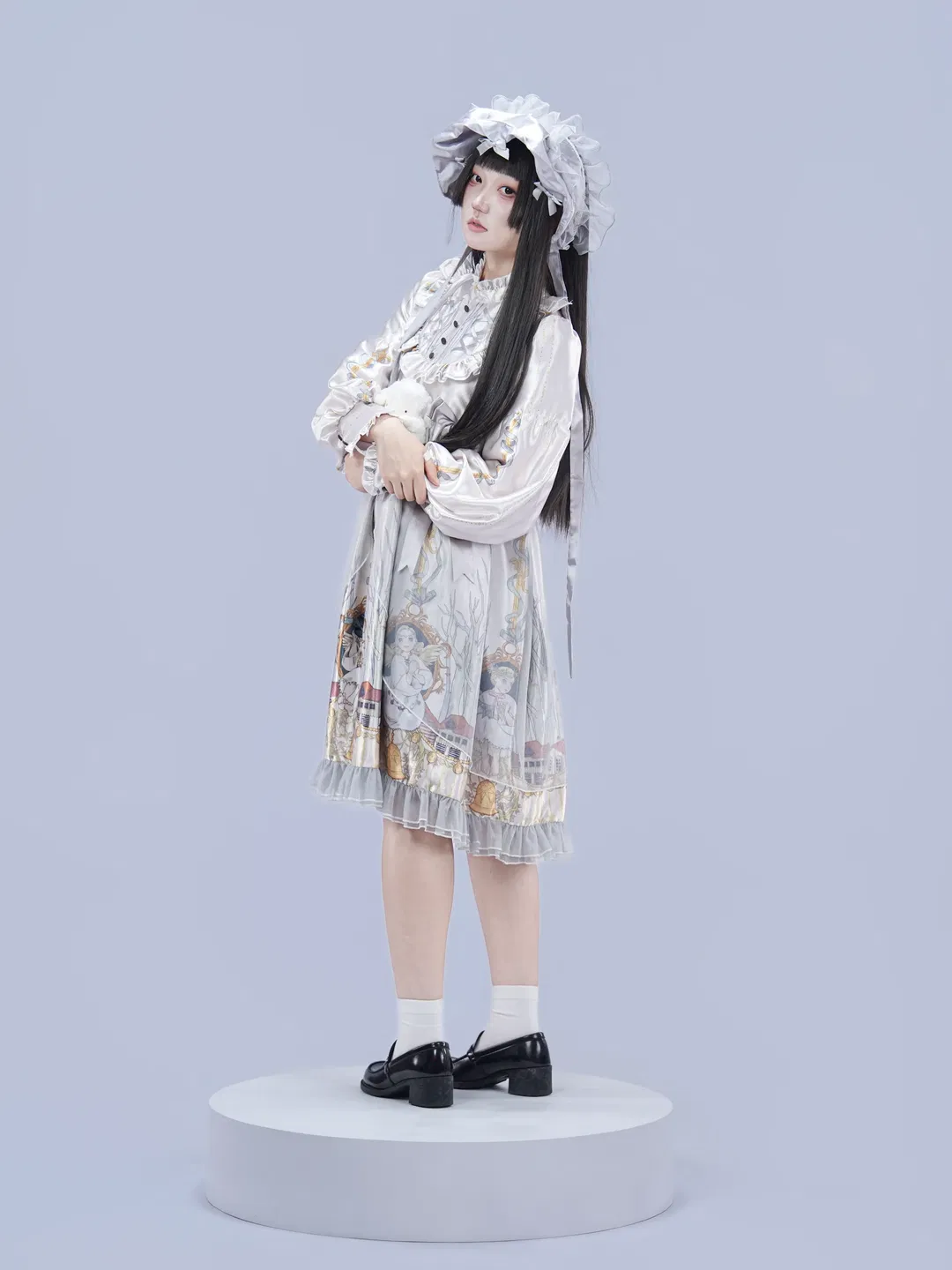 天空树Lo娘怎么拍？这套银灰古典裙的拍照姿势参考 - 第 6 张