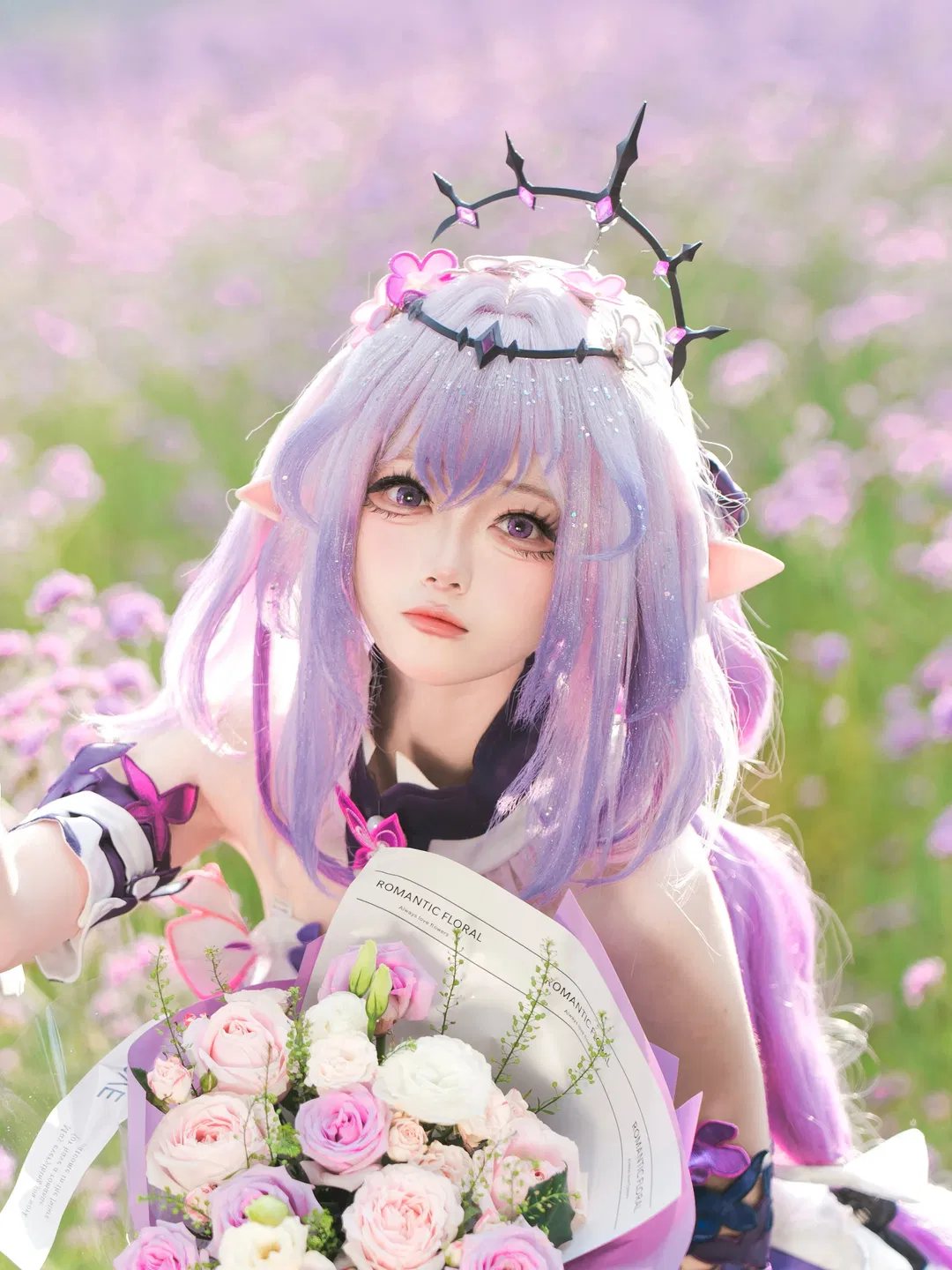 崩坏星穹铁道遐蝶cos，马鞭草花海中的绝美正片 - 第 3 张