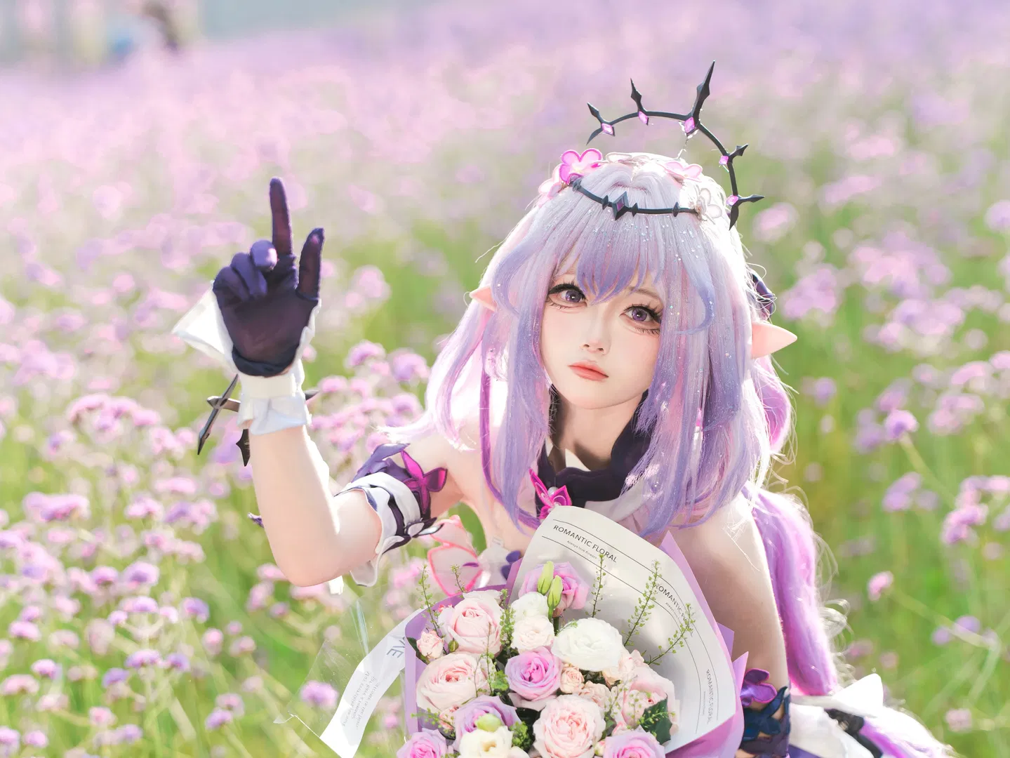 崩坏星穹铁道遐蝶cos，马鞭草花海中的绝美正片 - 第 5 张