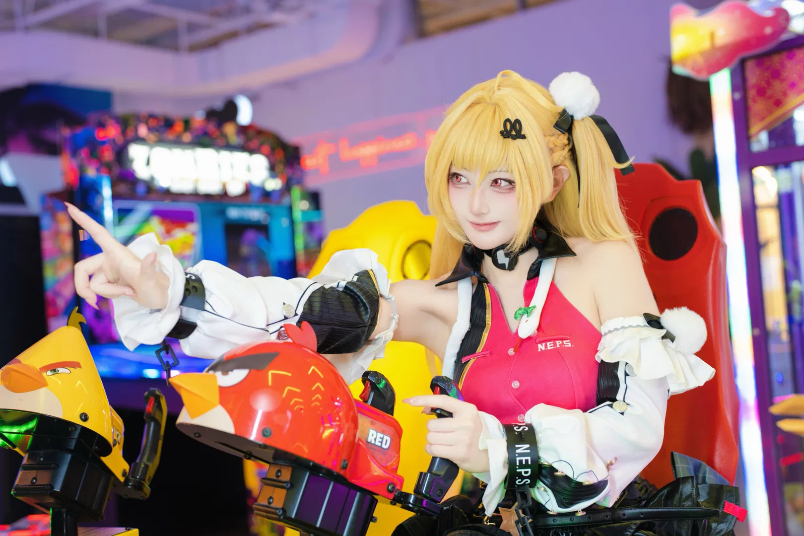 【希希芙cos】绝区零的电玩城霓虹光影之旅 - 第 7 张