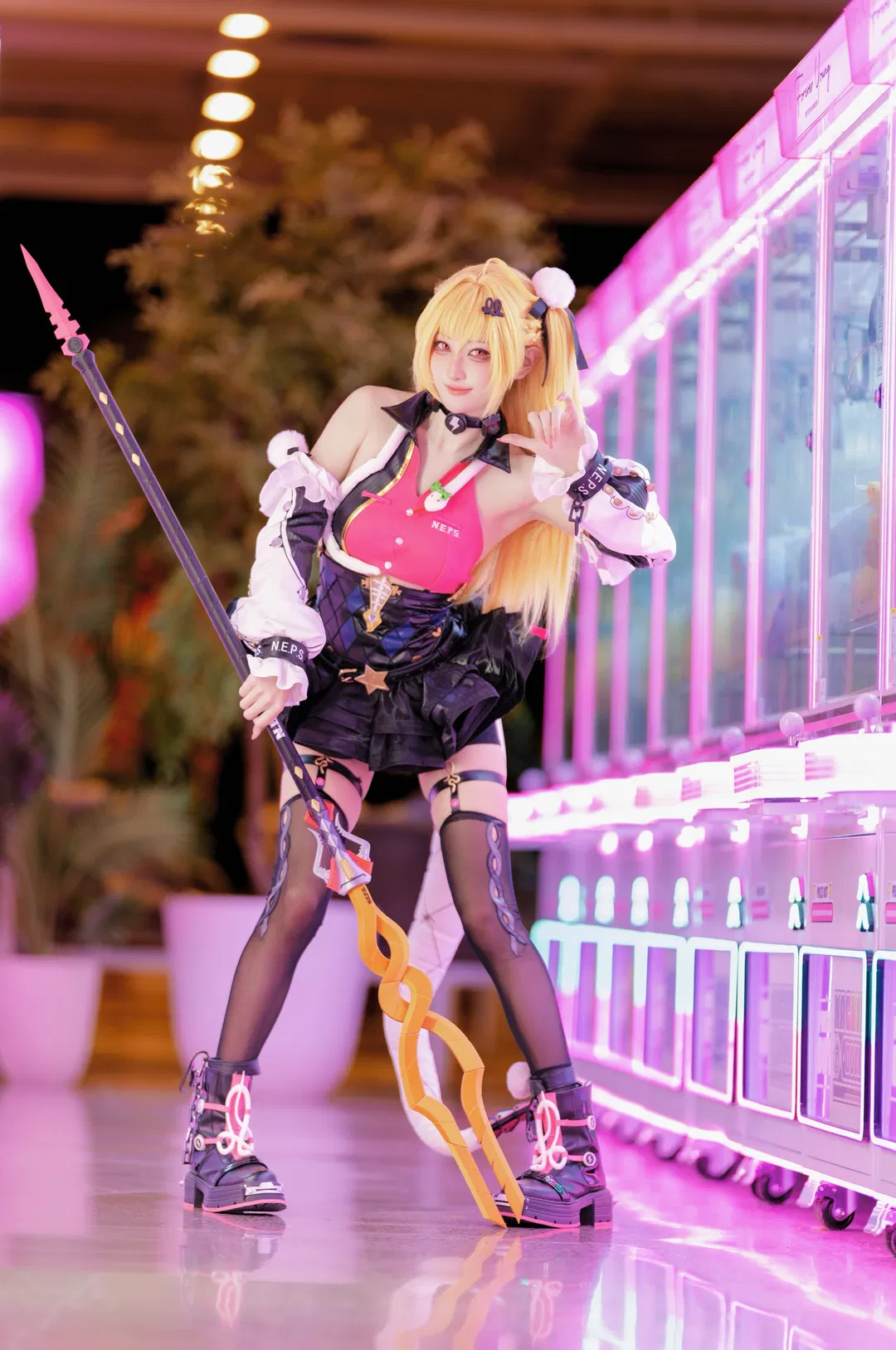 【希希芙cos】绝区零的电玩城霓虹光影之旅 - 第 8 张