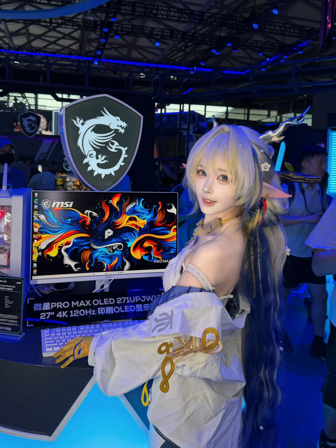 【黍cos】明日方舟岁家人在ChinaJoy挑选大屏 - 第 3 张