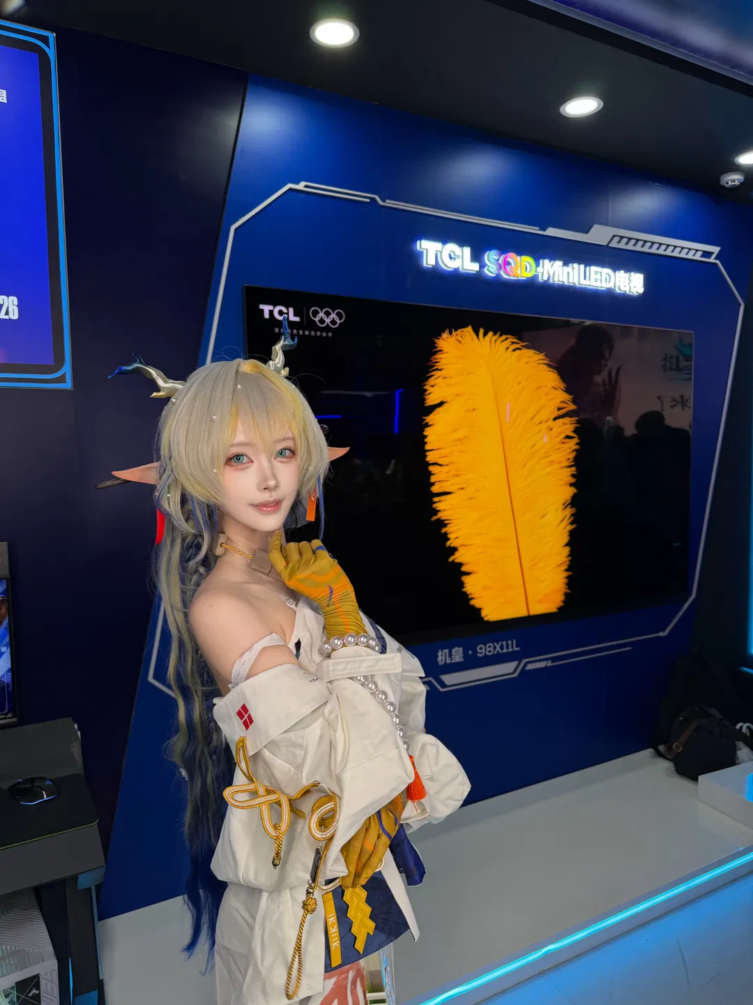 【黍cos】明日方舟岁家人在ChinaJoy挑选大屏 - 第 6 张