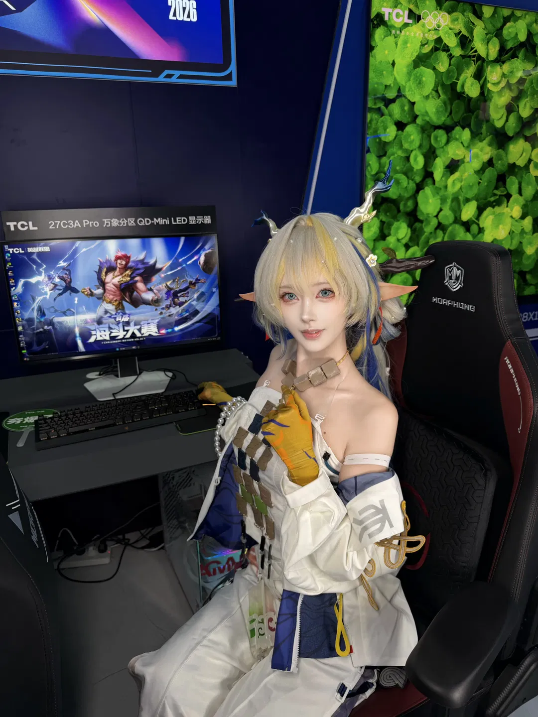 【黍cos】明日方舟岁家人在ChinaJoy挑选大屏 - 第 9 张