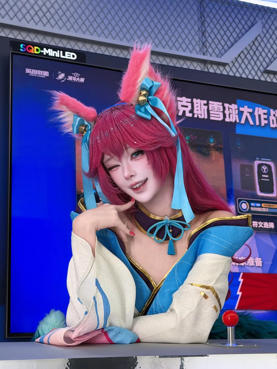 【阿狸cos】打卡英雄联盟海斗大赛线下展台 - 第 5 张