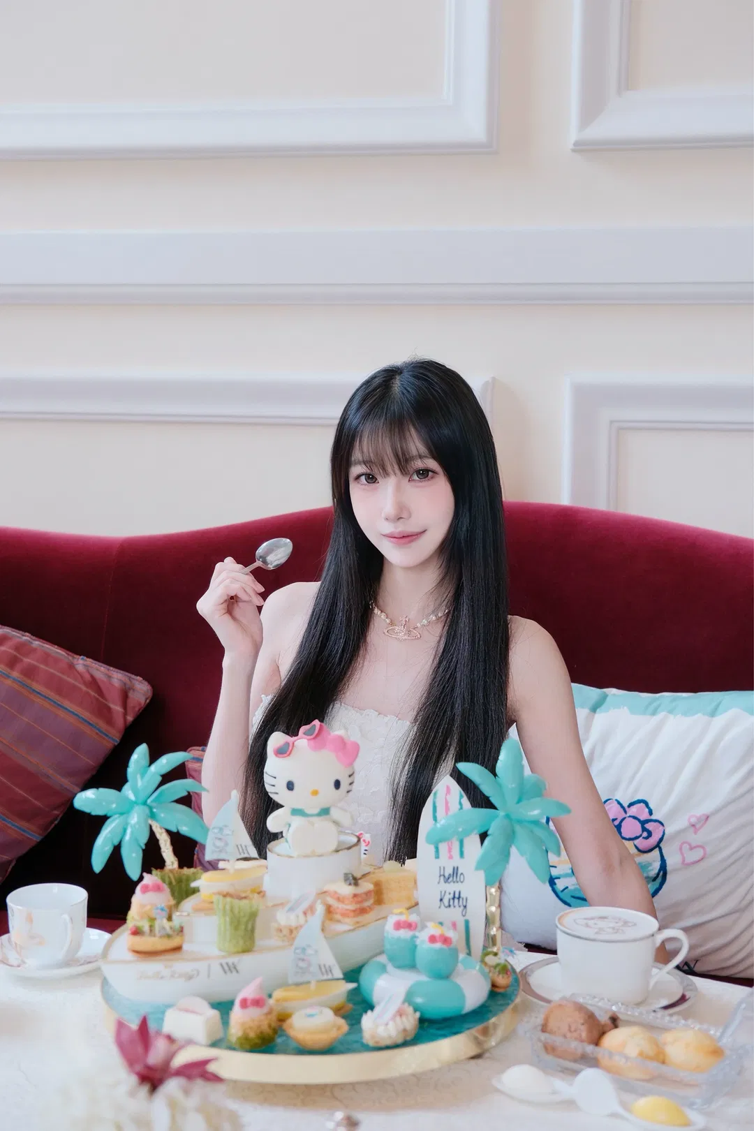 公主风下午茶写真 氛围感拉满的甜妹穿搭 - 第 4 张