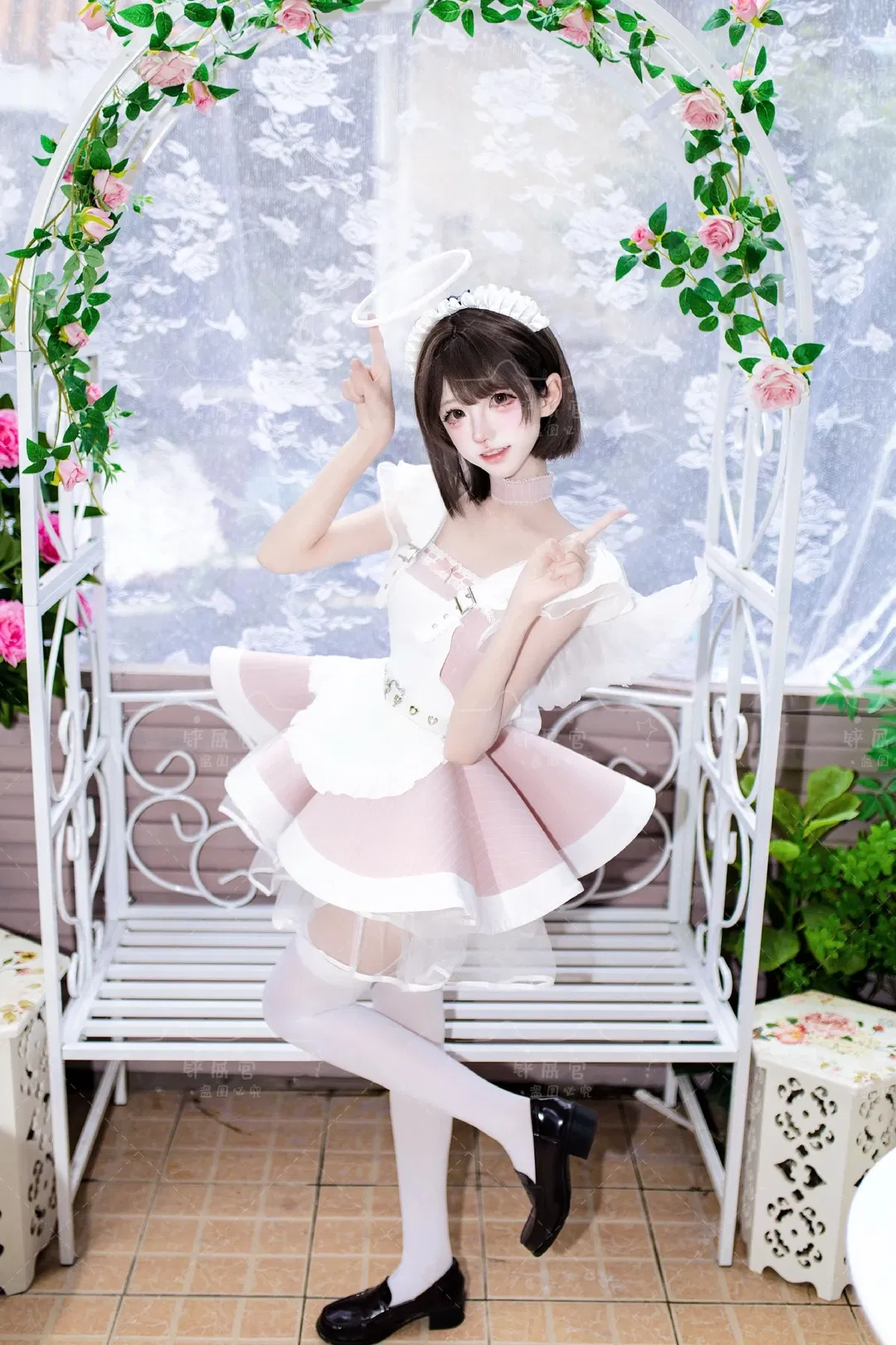 Angel maid aesthetic photoshoot: Capturing breathtaking chiaroscuro at a Xiamen cafe - Image 2