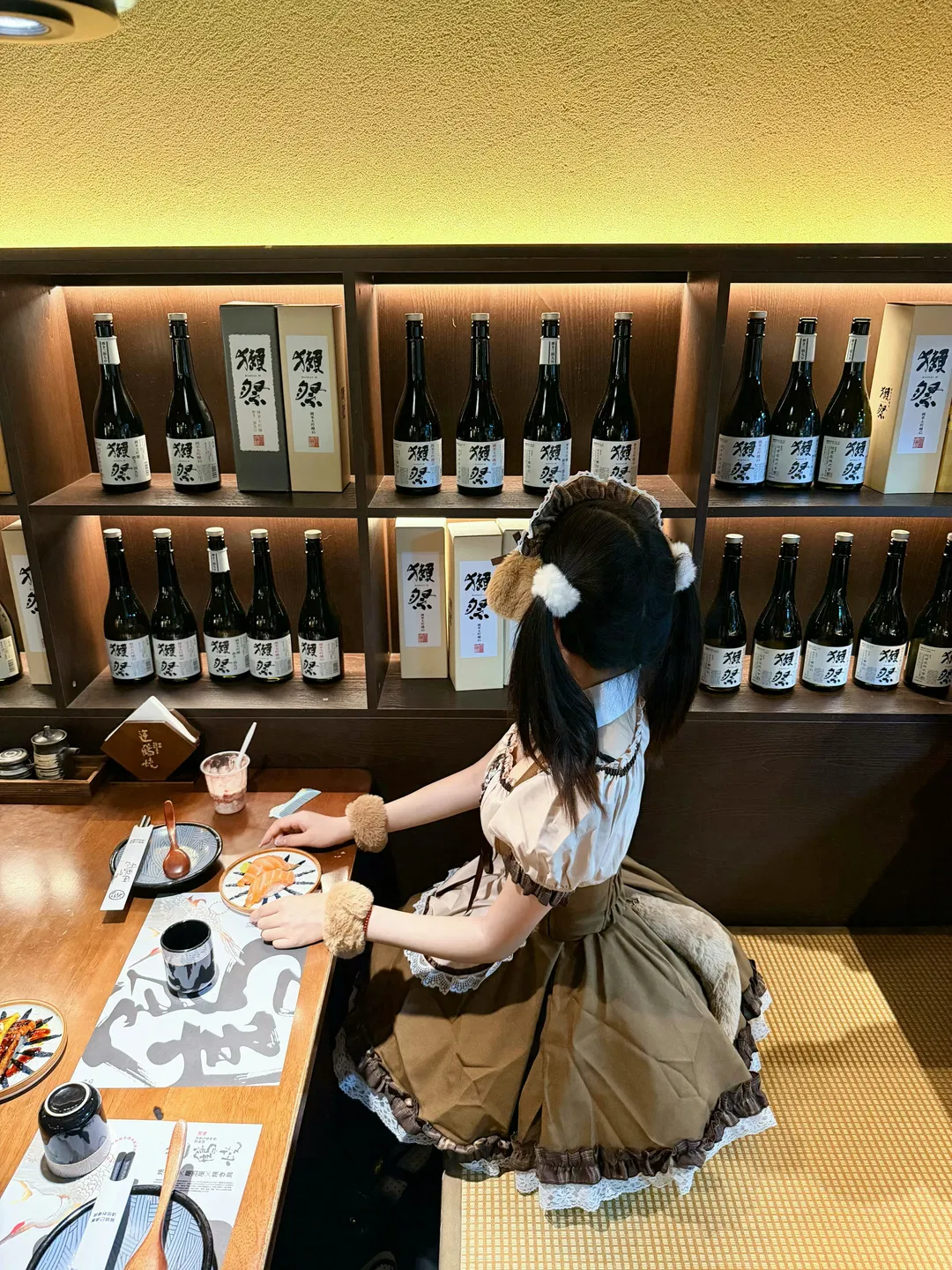 柴犬女僕裝打卡日式居酒屋，附穿搭細節 - 第 2 張