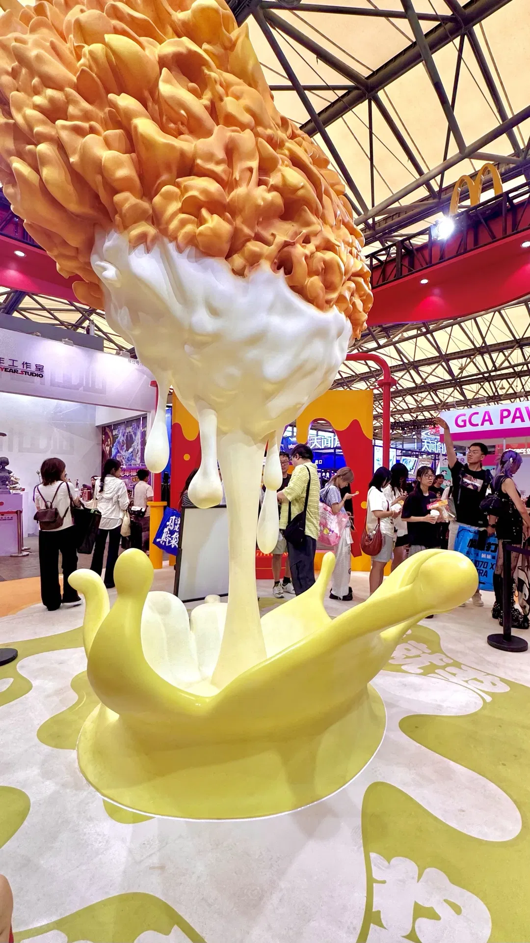 漫展偶遇麦麦炸鸡展台，明日香红裙cosplay甜辣出击 - 第 13 张
