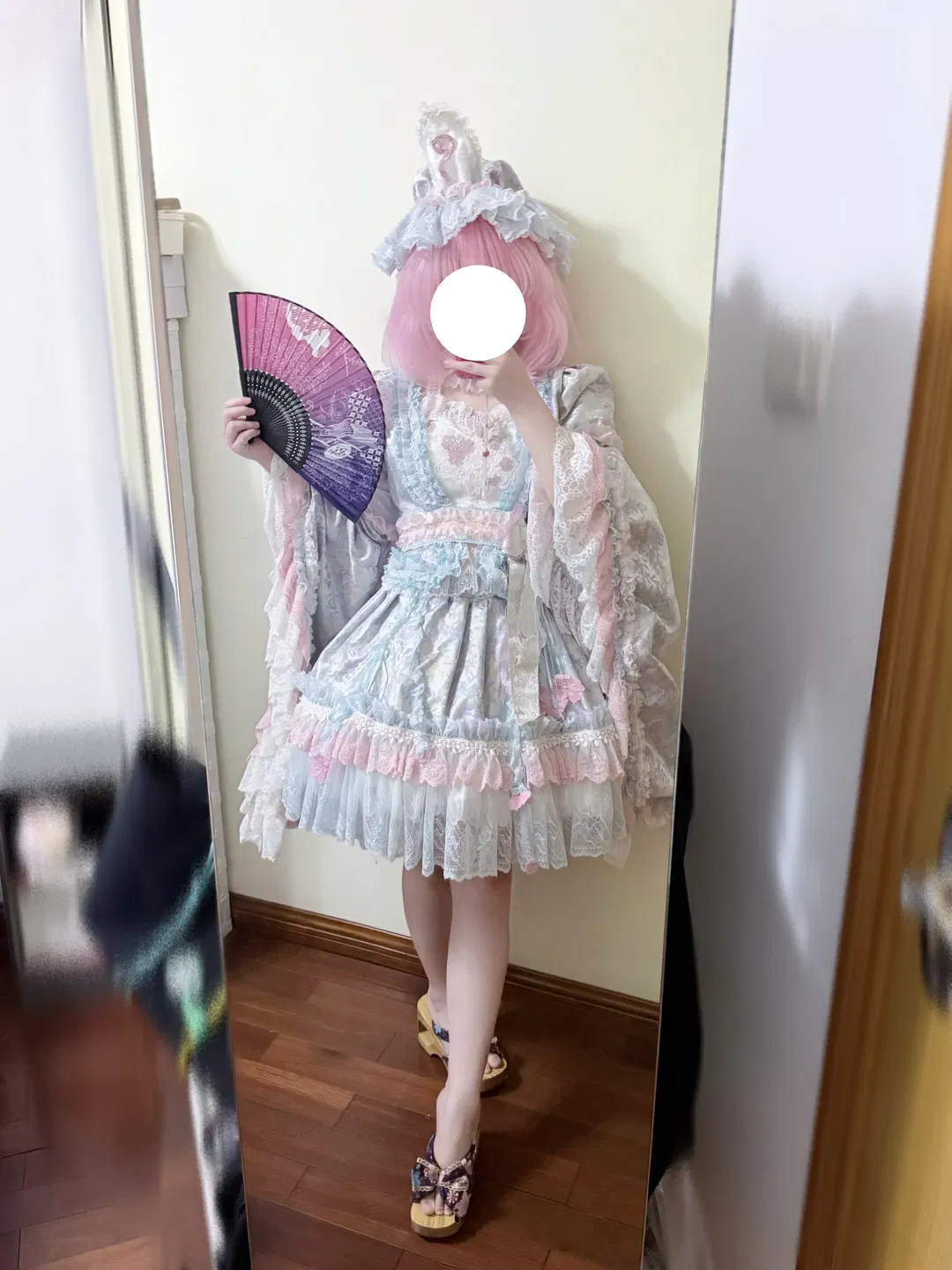 【幽幽子cos】东方project亡灵公主的华丽洋装对镜自拍 - 第 1 张